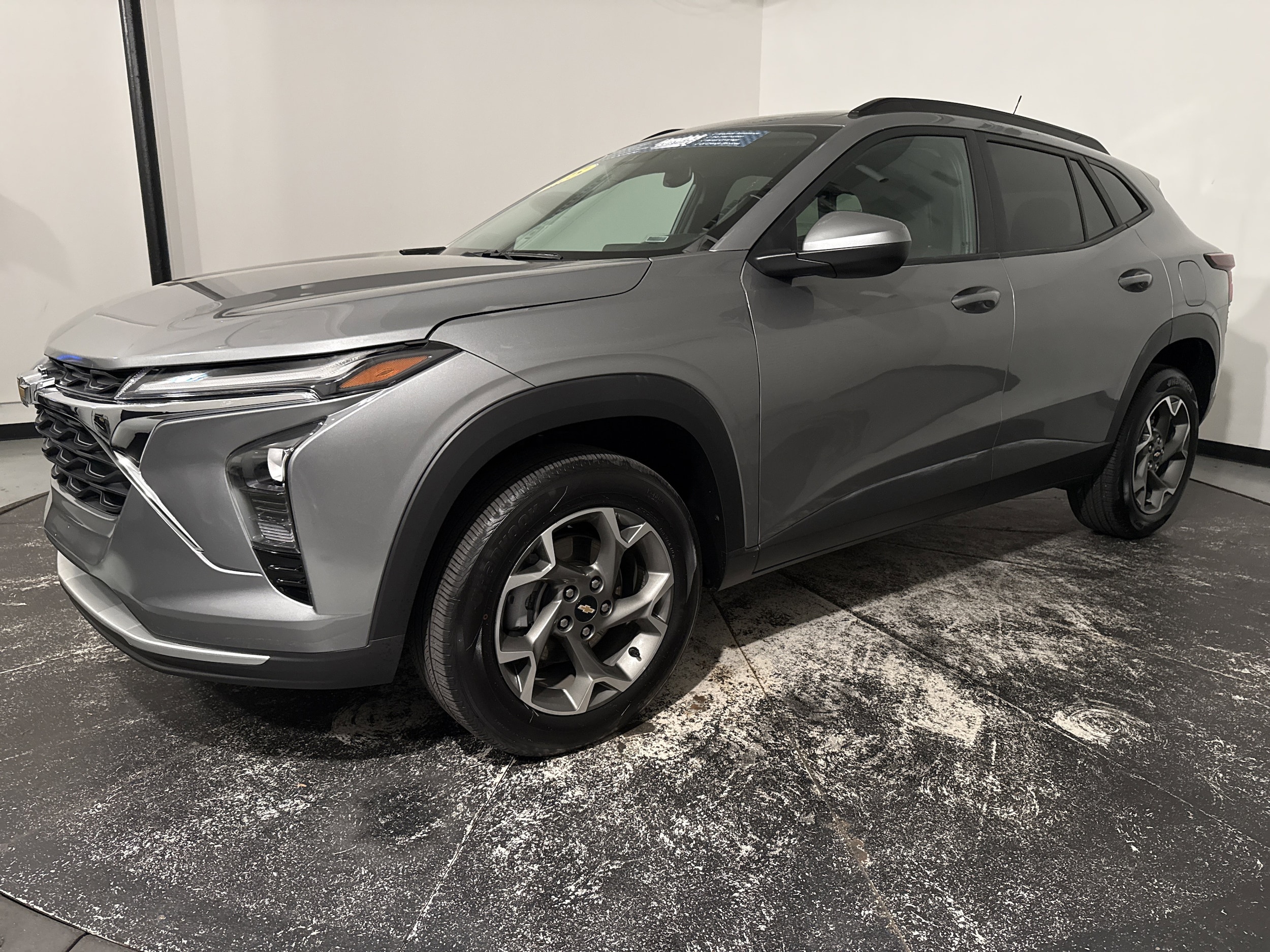 2025 Chevrolet Trax LT photo 4