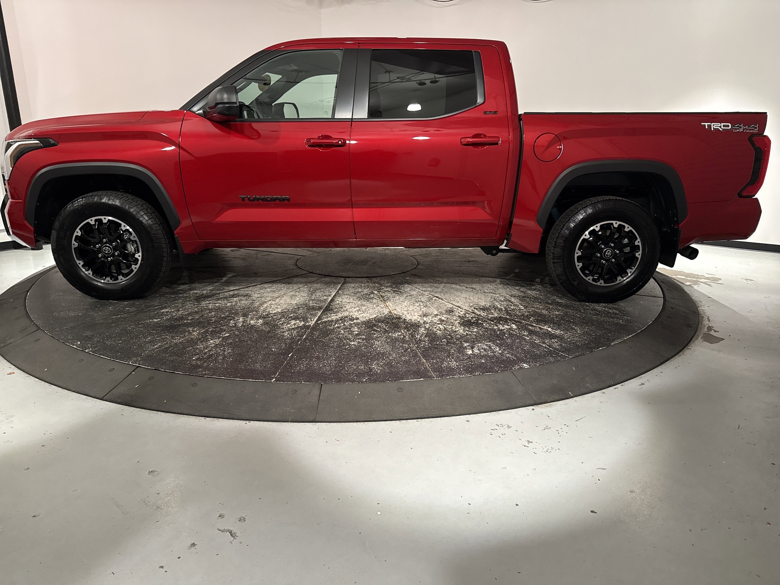 2025 Toyota Tundra 4WD SR5 photo 5