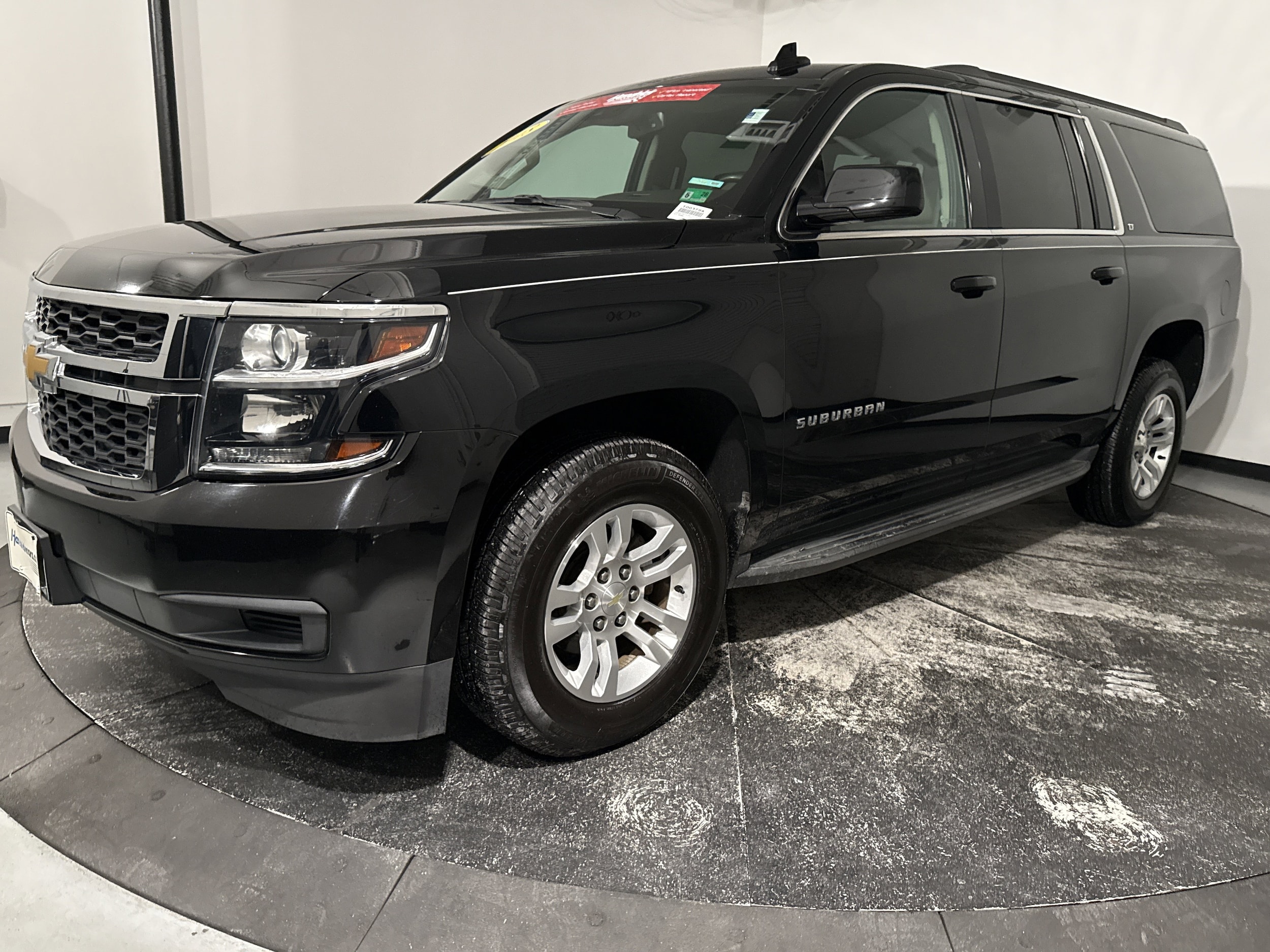 2018 Chevrolet Suburban LT photo 4