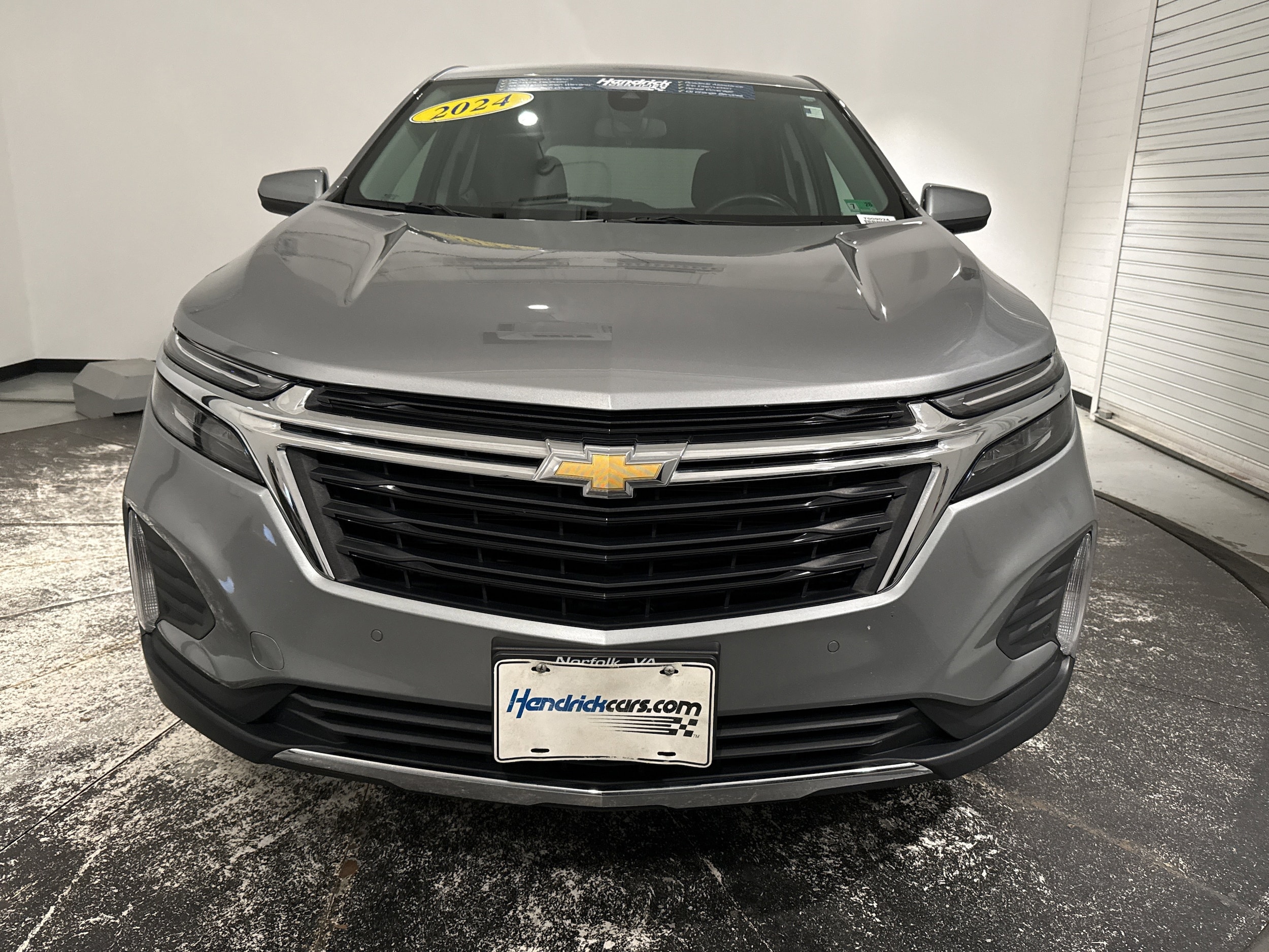 2024 Chevrolet Equinox LT photo 2