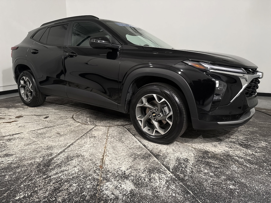 Used 2025 Chevrolet Trax LT SUV