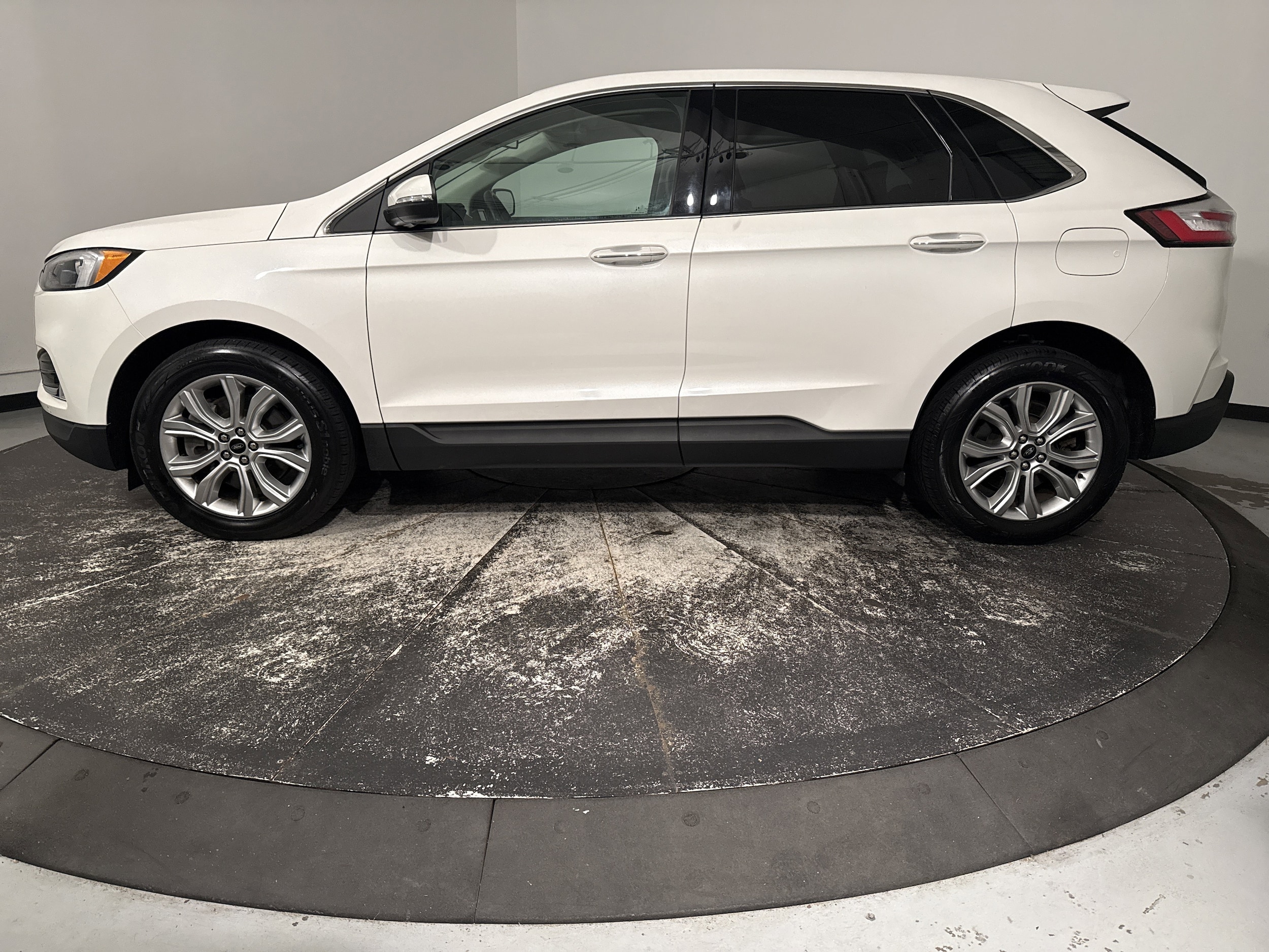 2023 Ford Edge Titanium photo 6