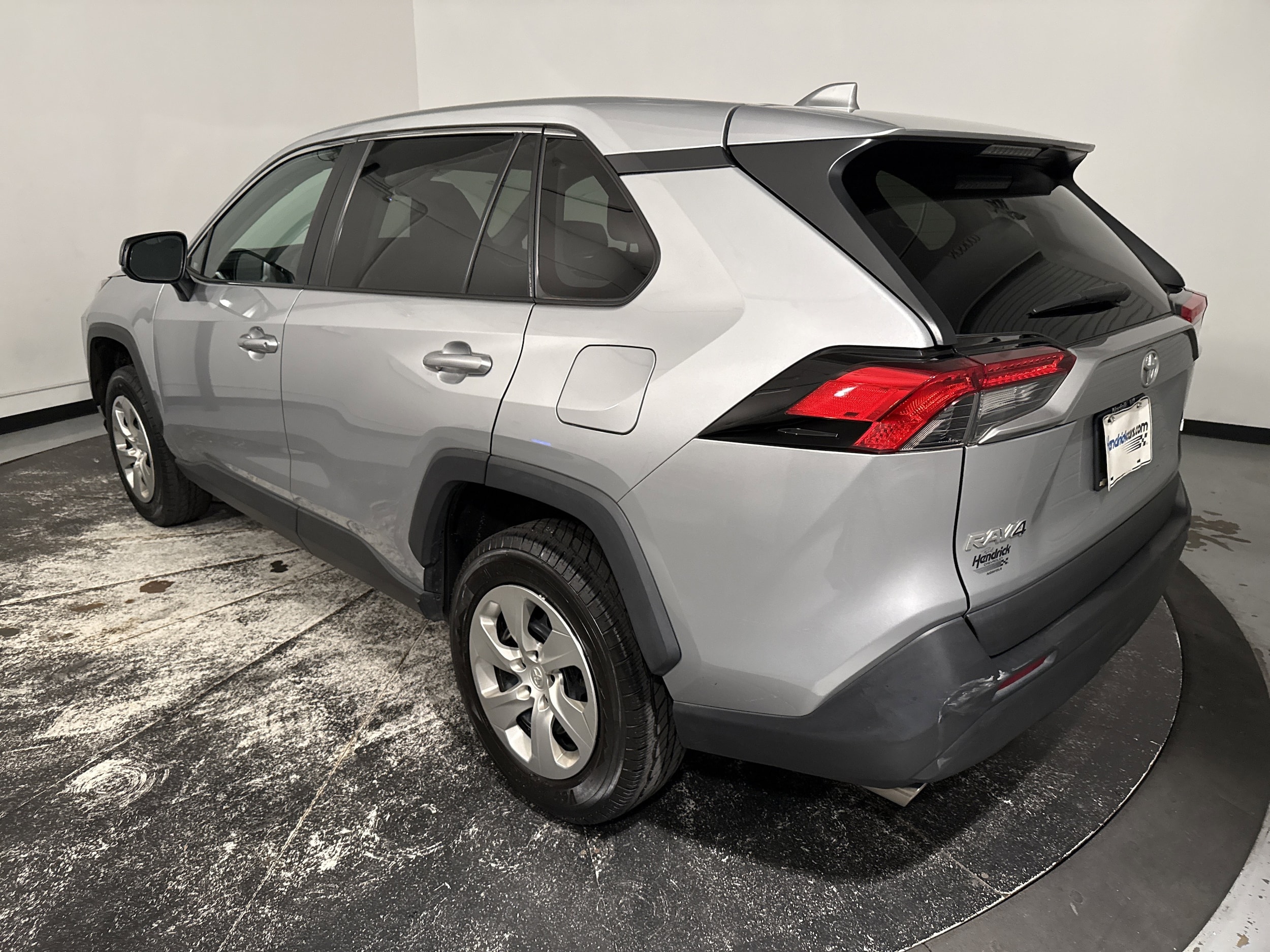 2023 Toyota RAV4 LE photo 3