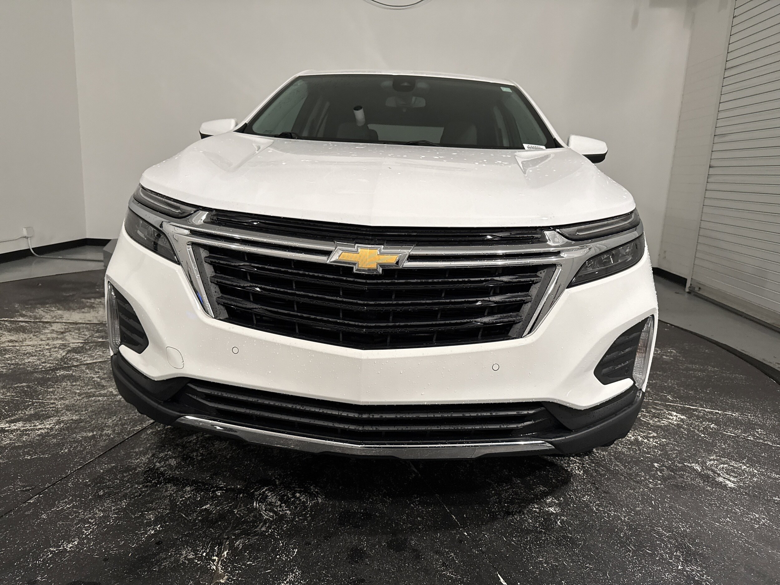 2022 Chevrolet Equinox LT photo 2