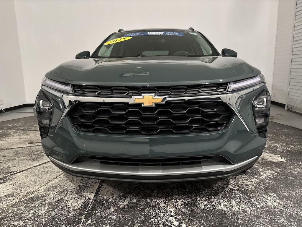 Used 2025 Chevrolet Trax LT SUV