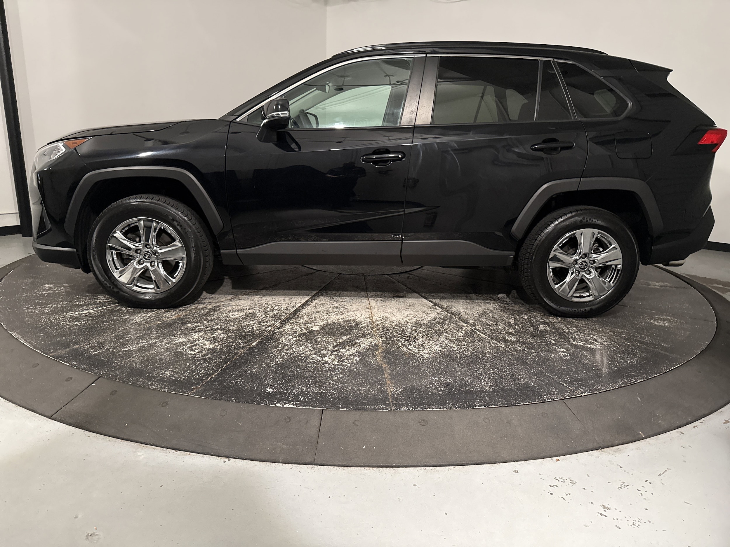 2021 Toyota RAV4 XLE photo 6