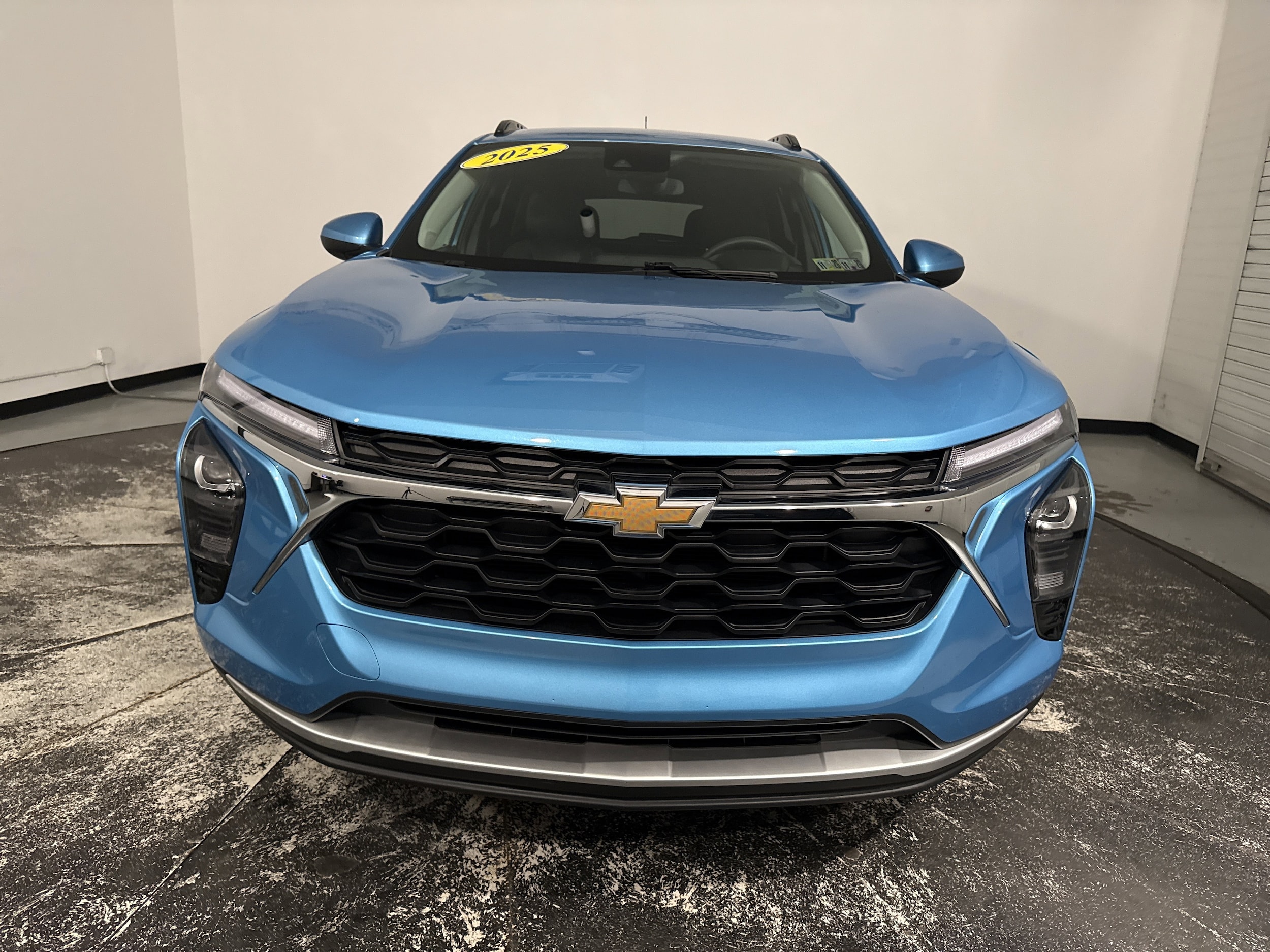 2025 Chevrolet Trax LT photo 2
