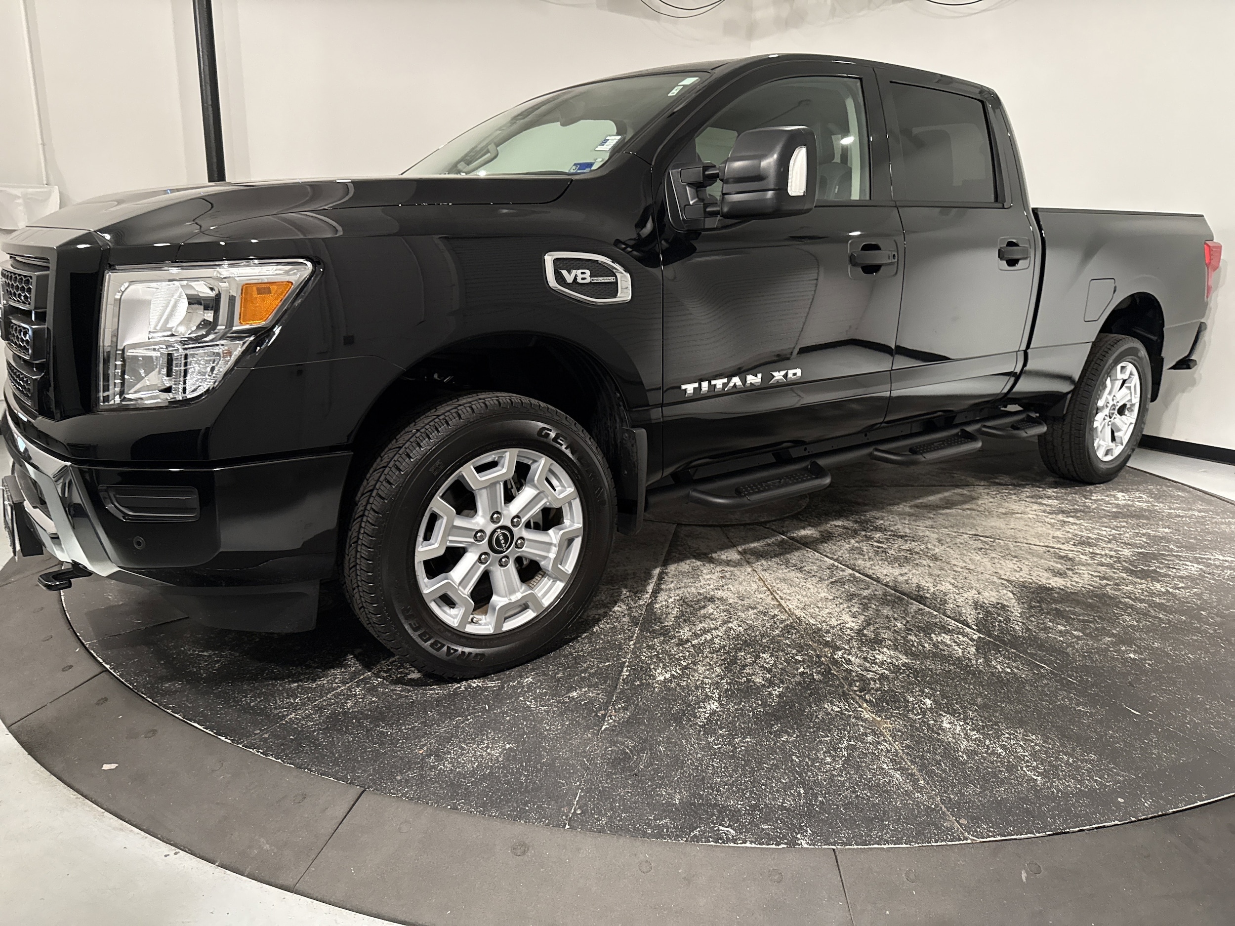 2024 Nissan Titan XD SV photo 4
