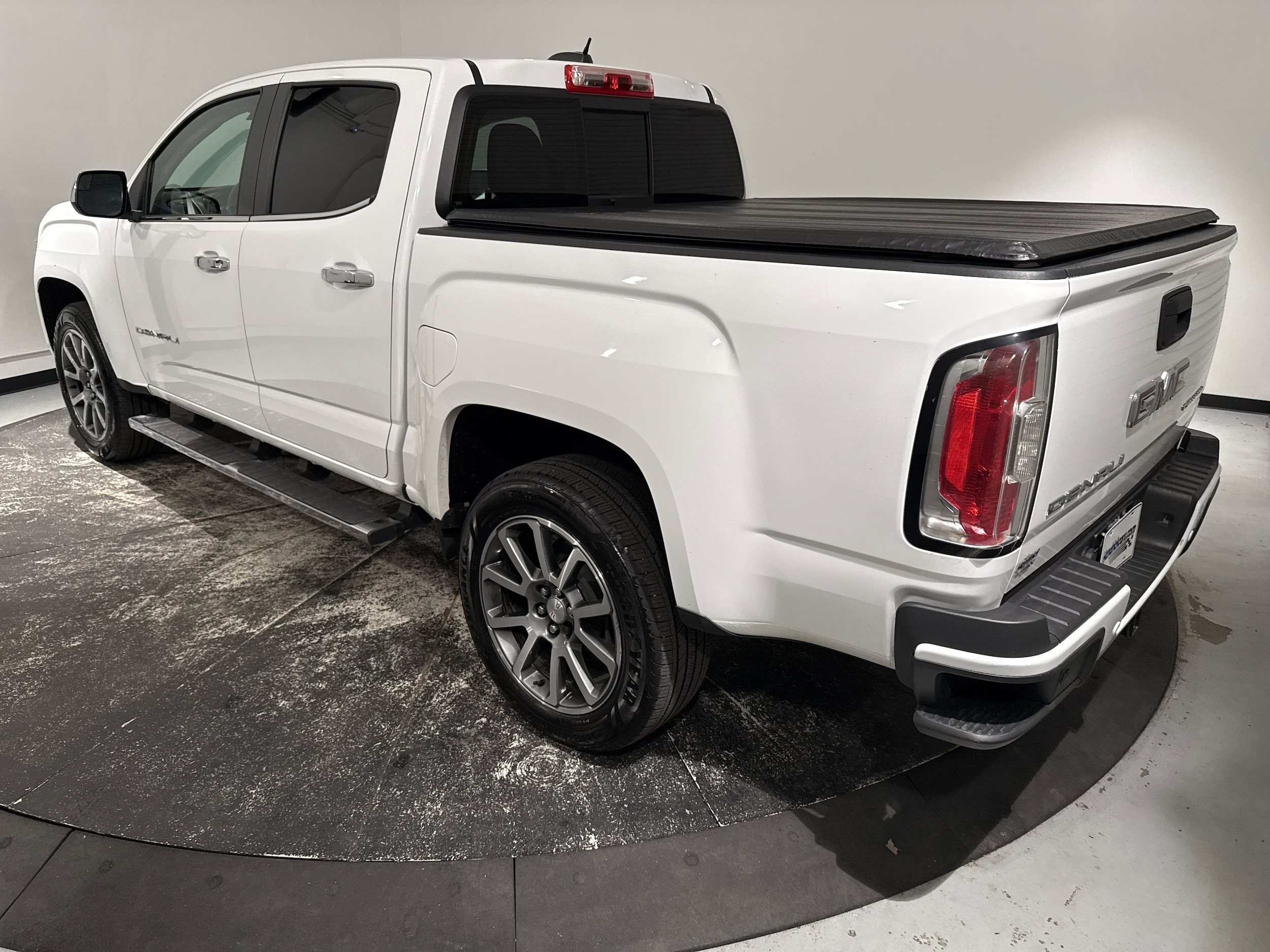 2022 GMC Canyon 4WD Denali photo 6