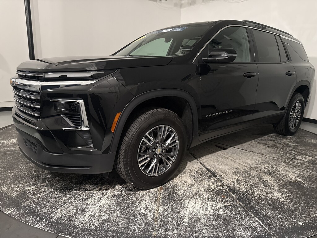 Used 2026 Chevrolet Traverse FWD LT SUV