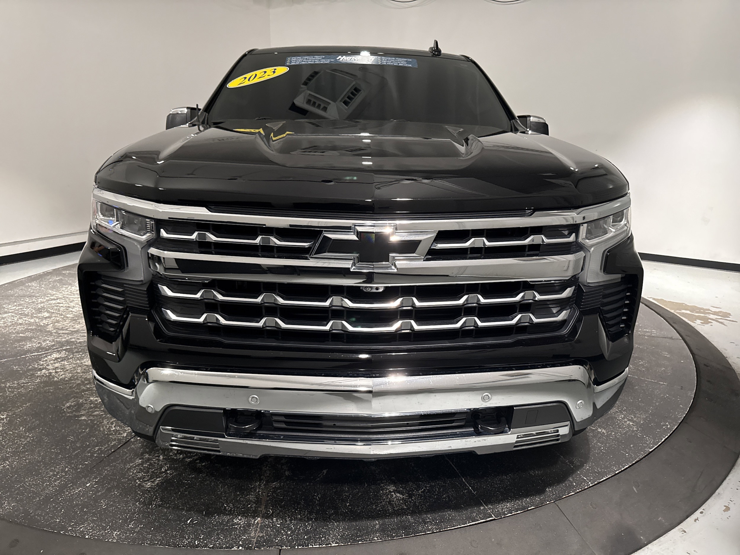 2023 Chevrolet Silverado 1500 LTZ photo 2