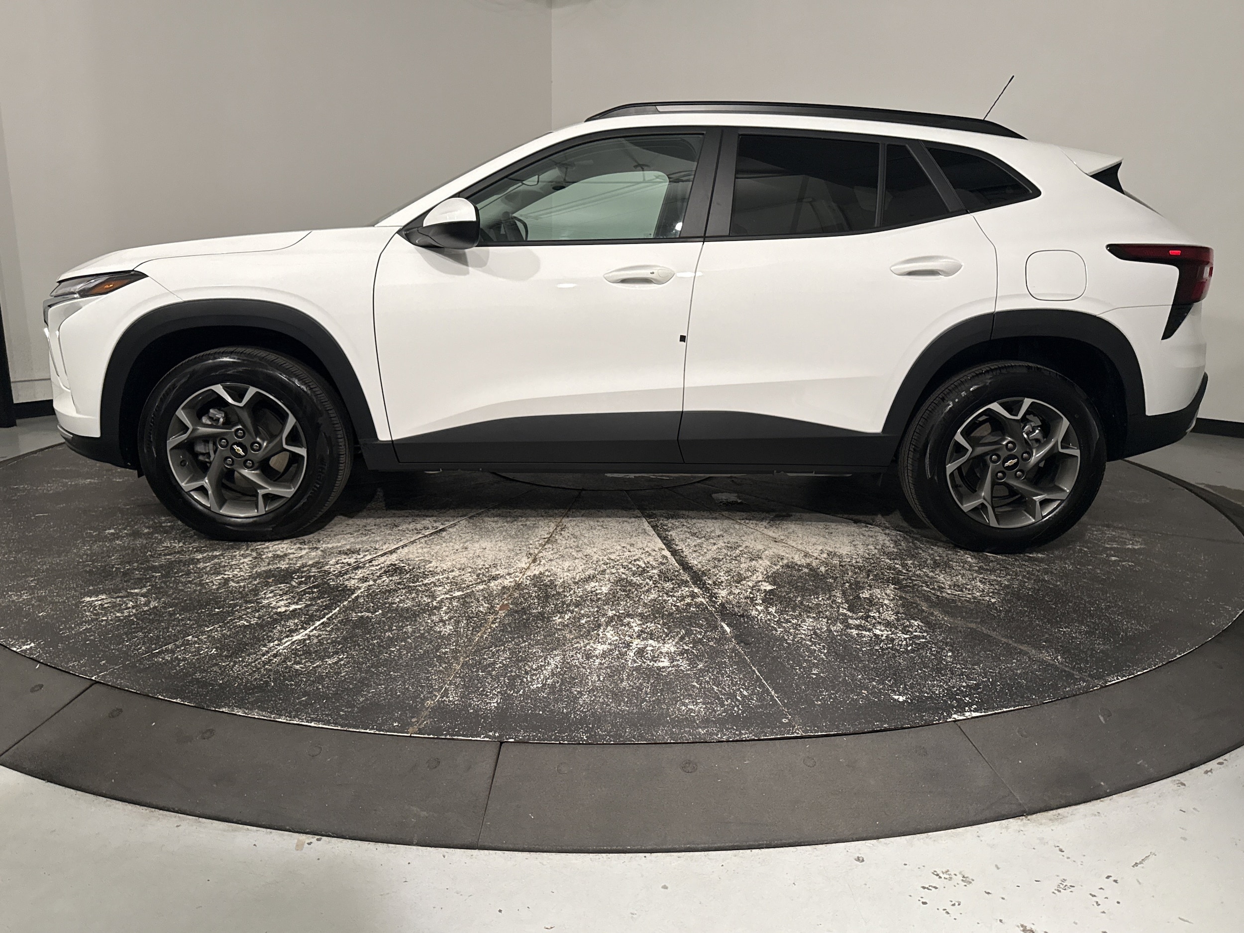 2025 Chevrolet Trax LT photo 6