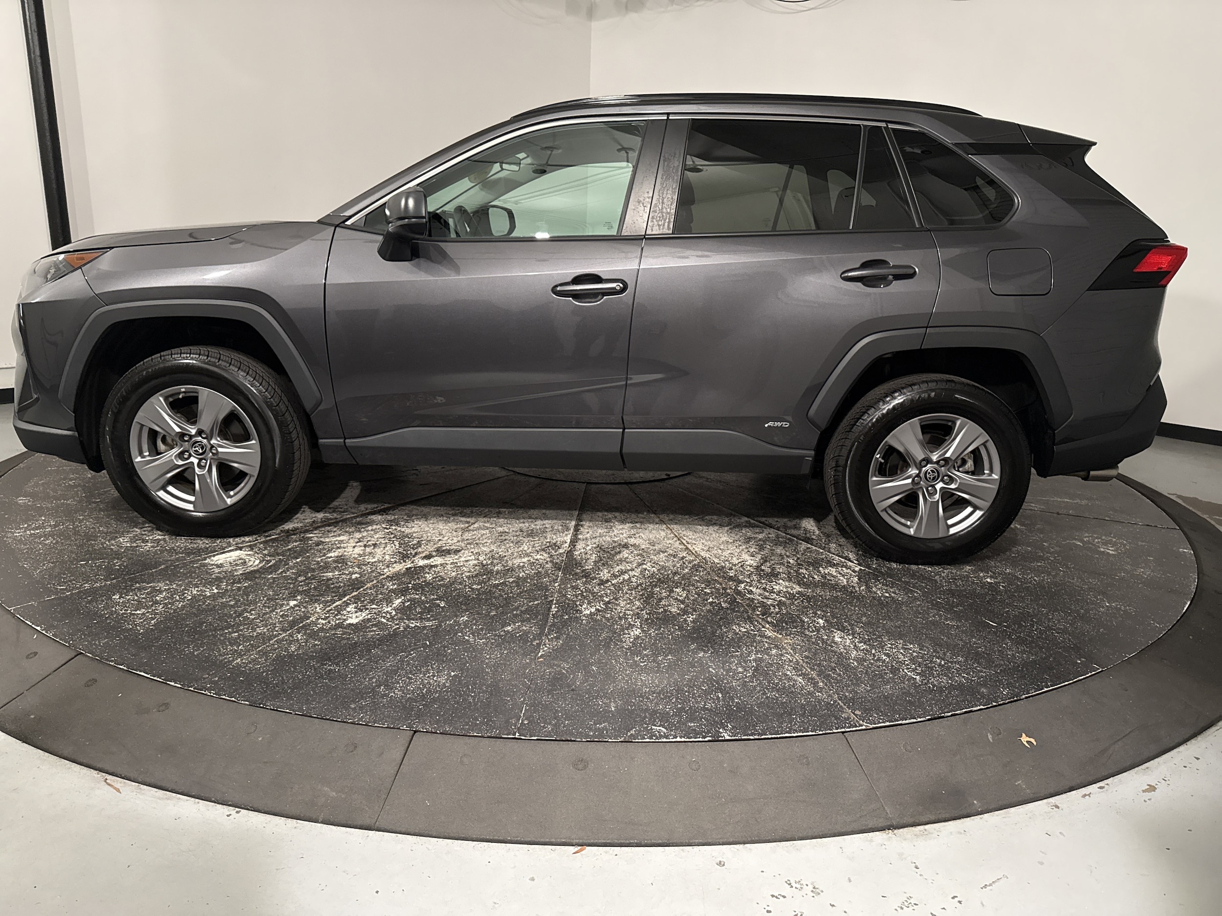2022 Toyota RAV4 Hybrid LE photo 6