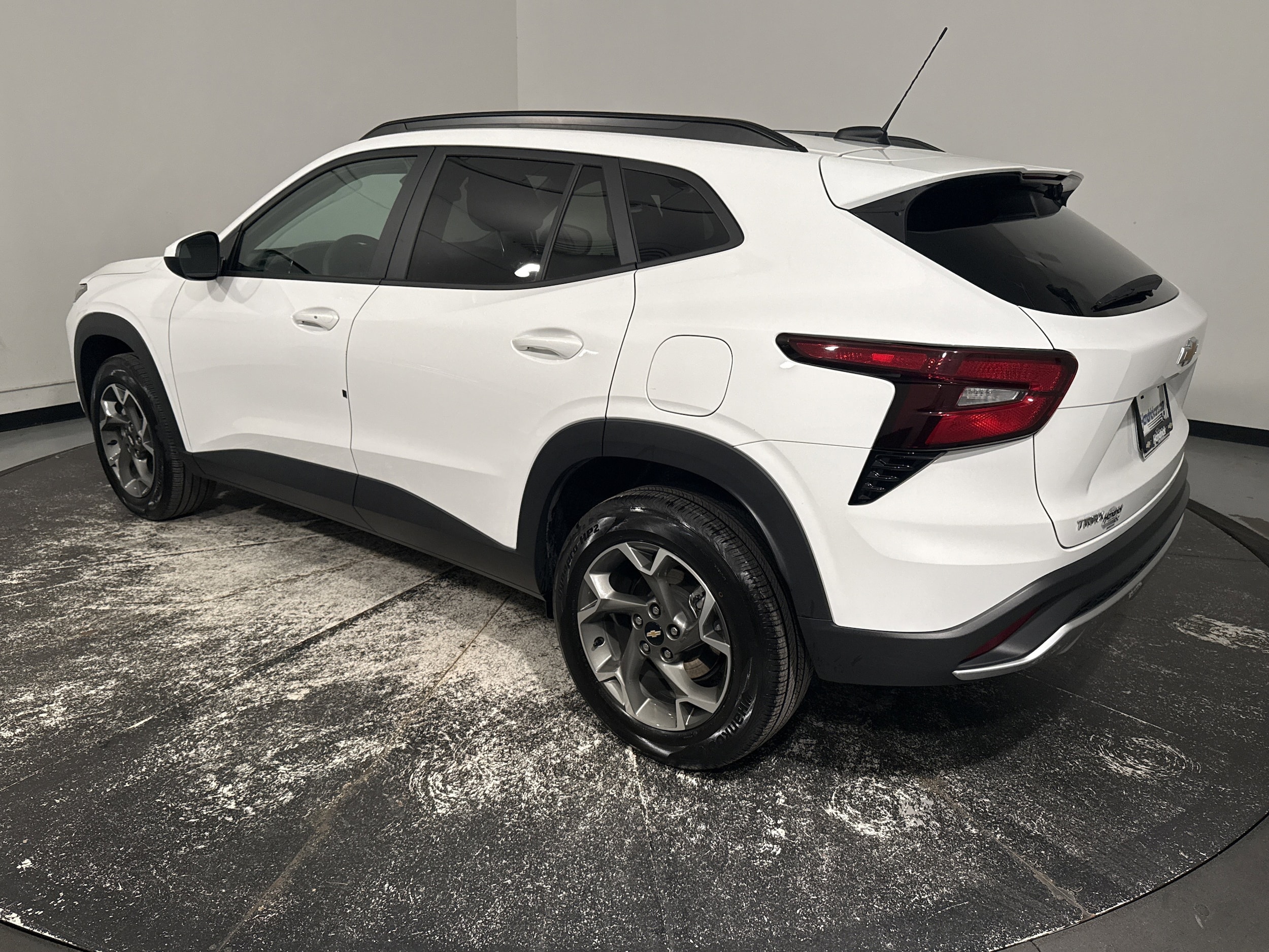 2025 Chevrolet Trax LT photo 3