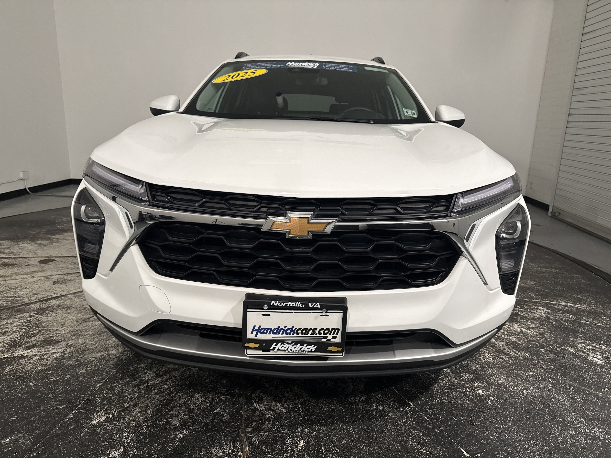 2025 Chevrolet Trax LT photo 2