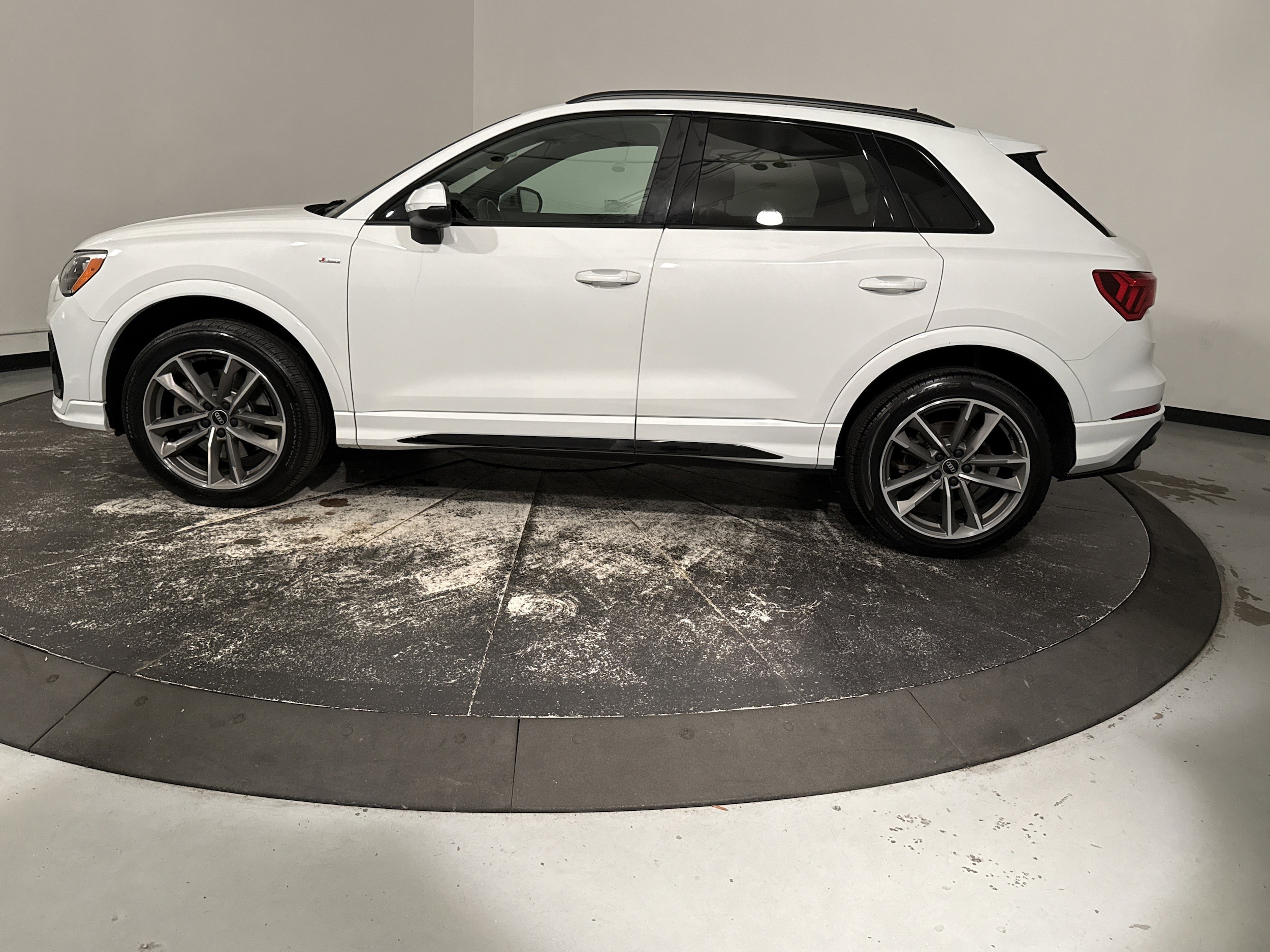 2021 Audi Q3 S line Premium photo 6