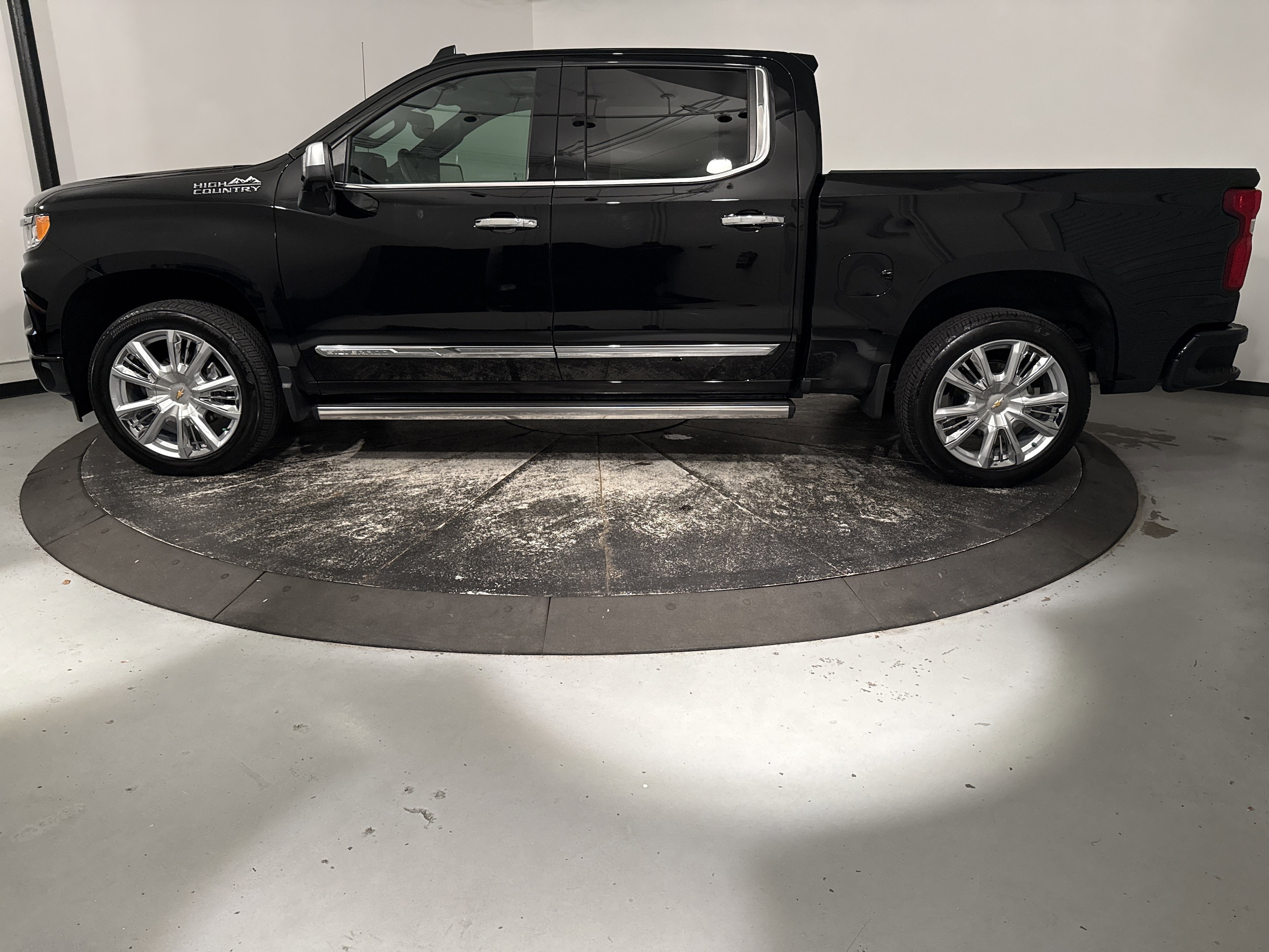 2024 Chevrolet Silverado 1500 High Country photo 5