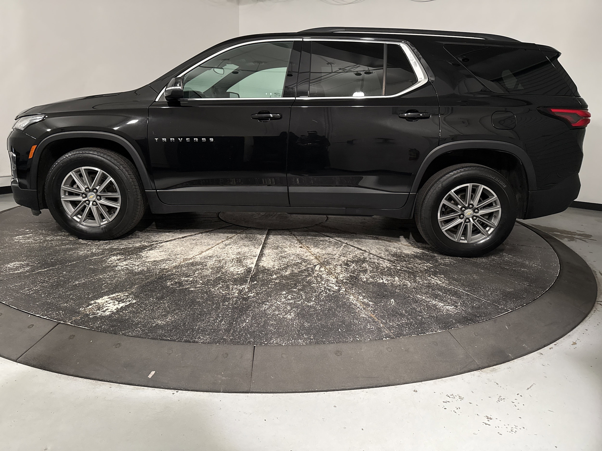 2023 Chevrolet Traverse LT Leather photo 6