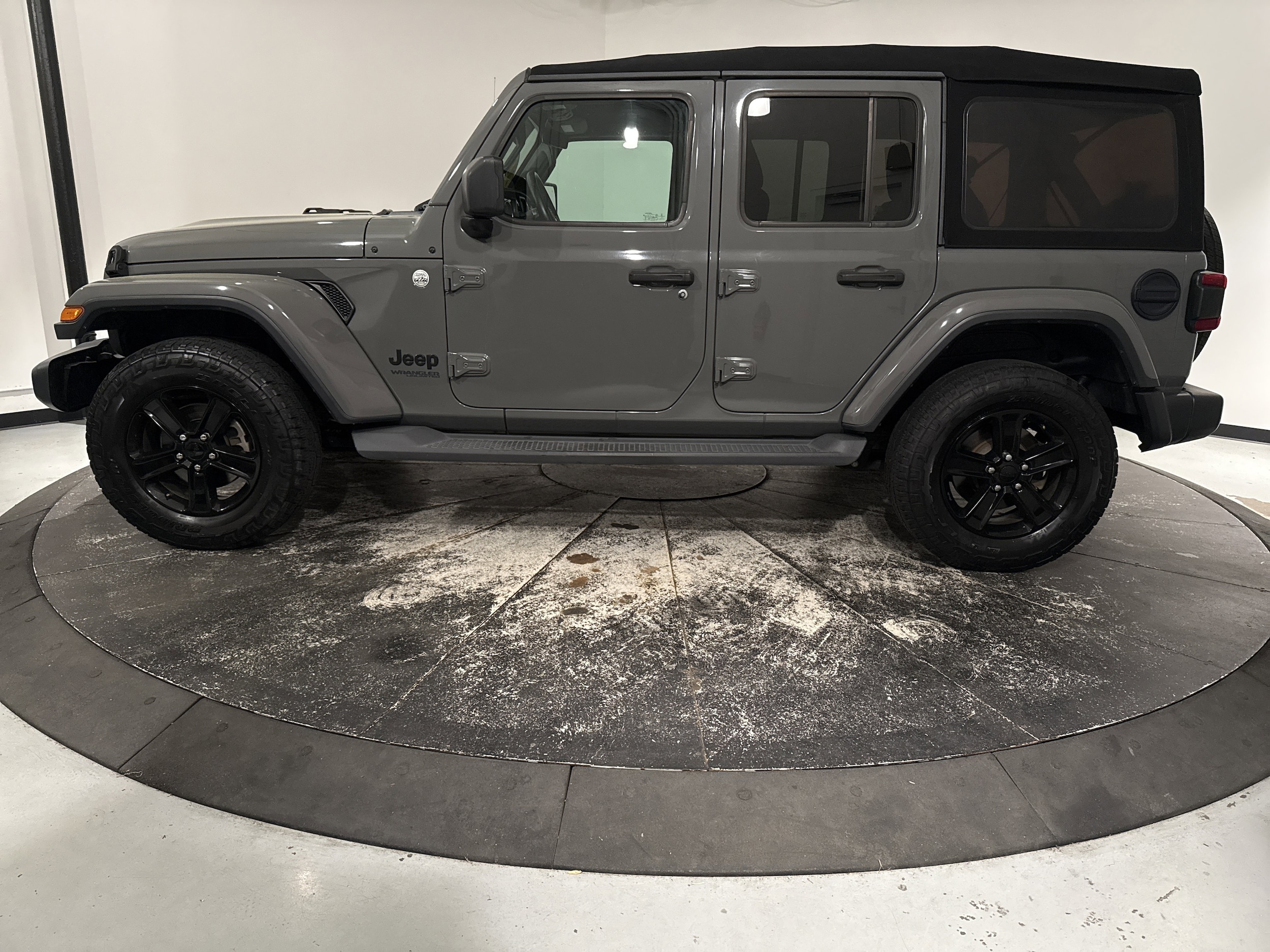 2020 Jeep Wrangler Unlimited Sahara Altitude photo 6