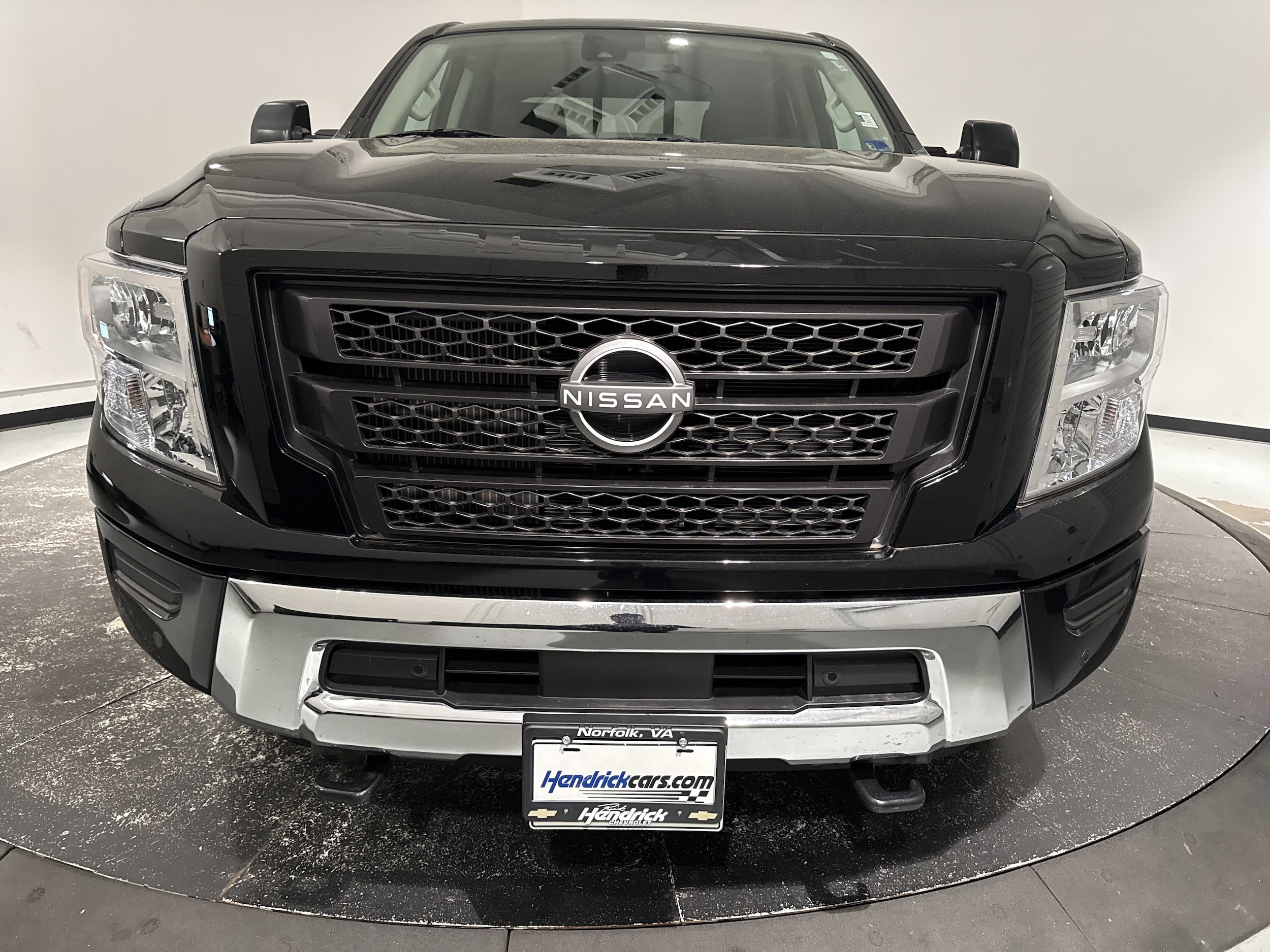 2024 Nissan Titan XD SV photo 2