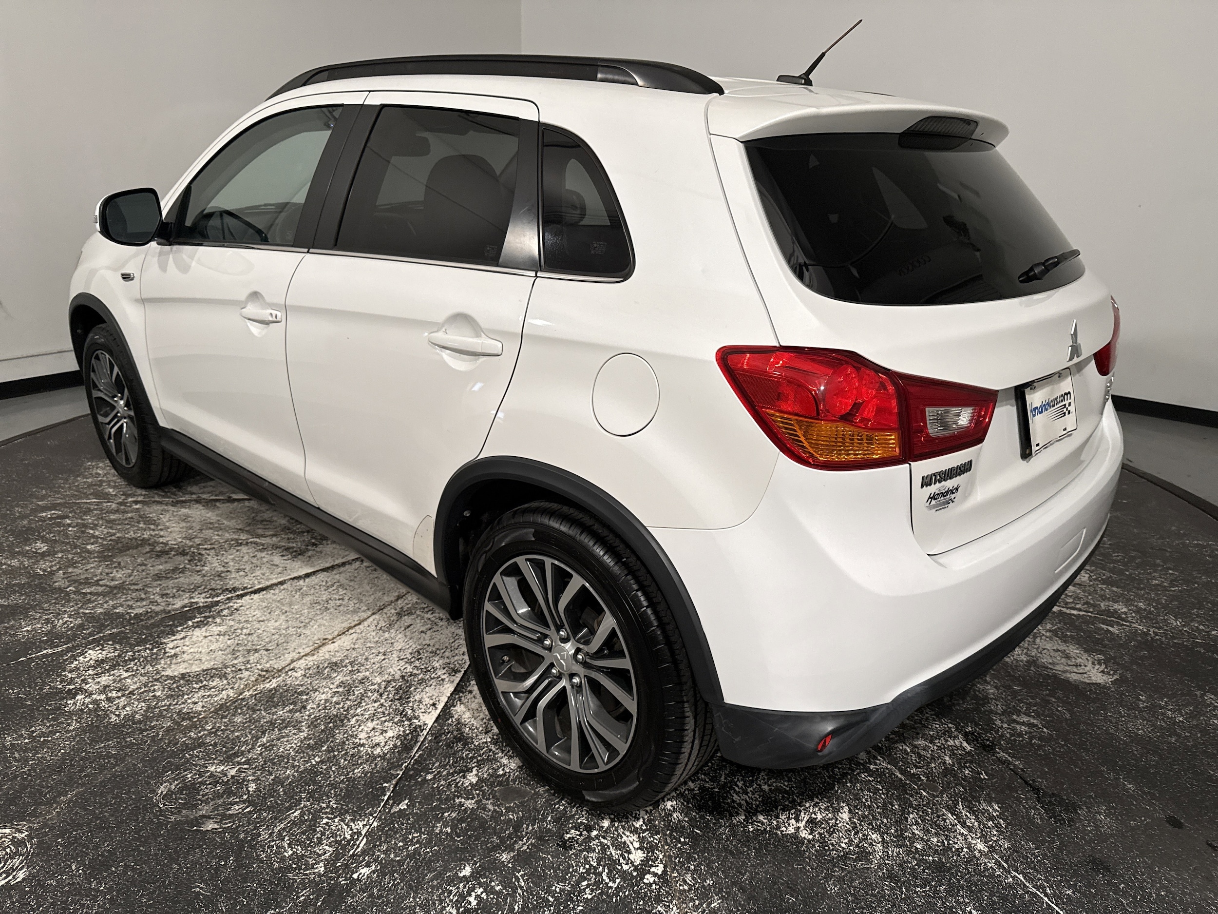 2016 Mitsubishi Outlander Sport 2.4 SEL photo 3