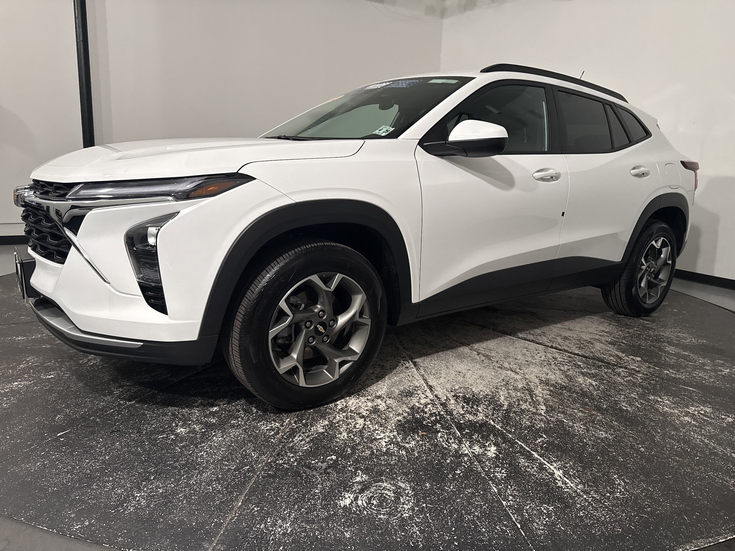 2025 Chevrolet Trax LT photo 4