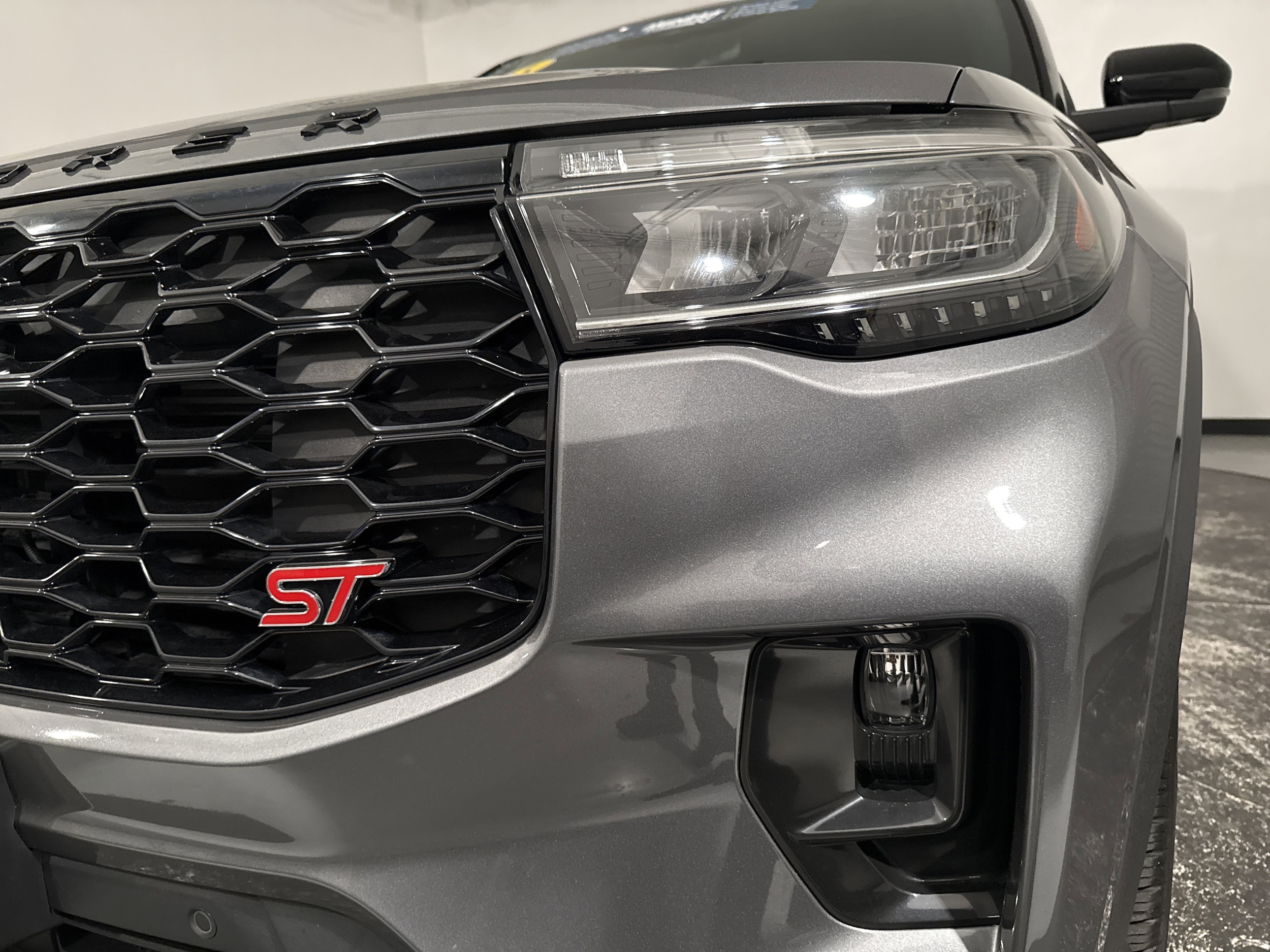 2025 Ford Explorer ST photo 4