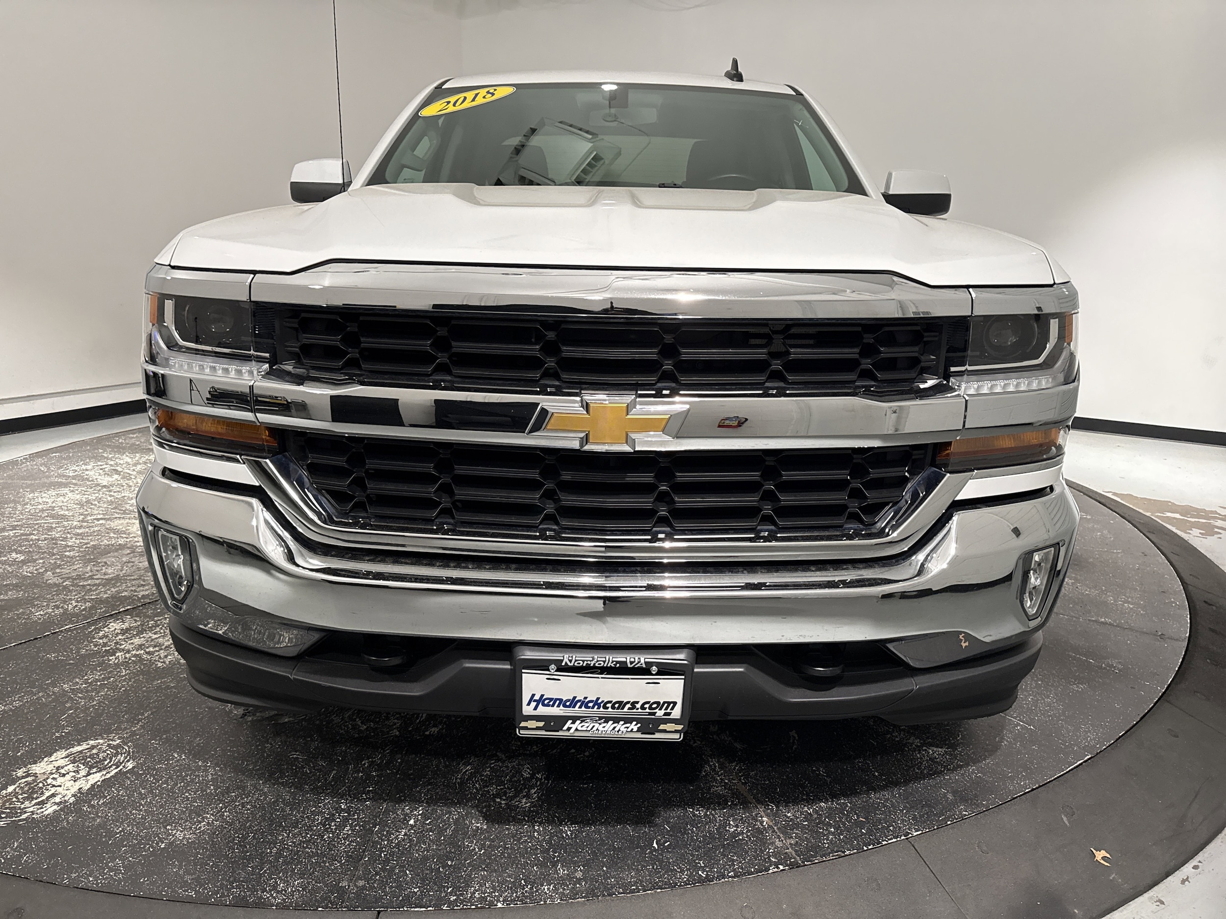 2018 Chevrolet Silverado 1500 LT photo 2
