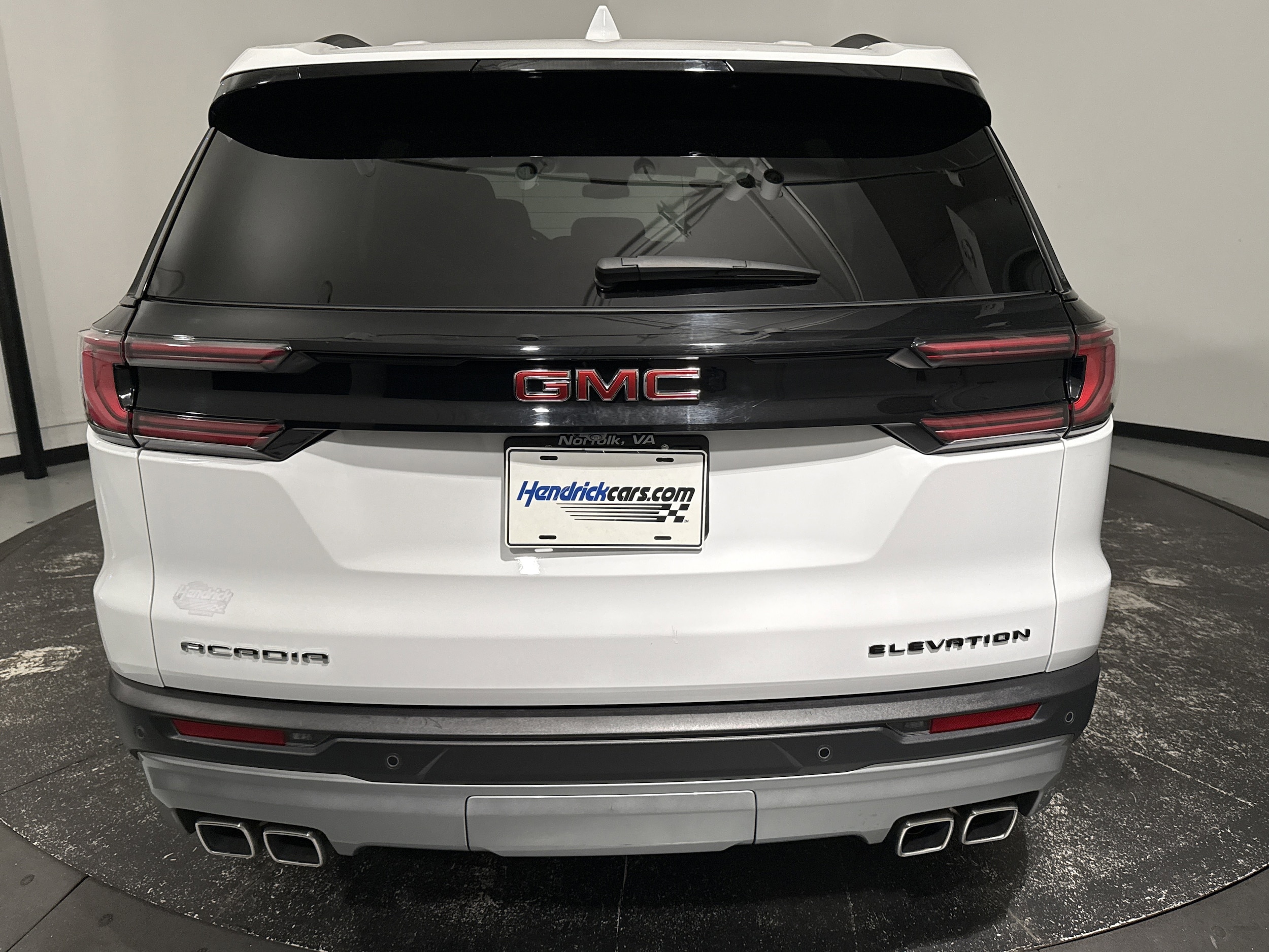 2025 GMC Acadia FWD Elevation photo 3