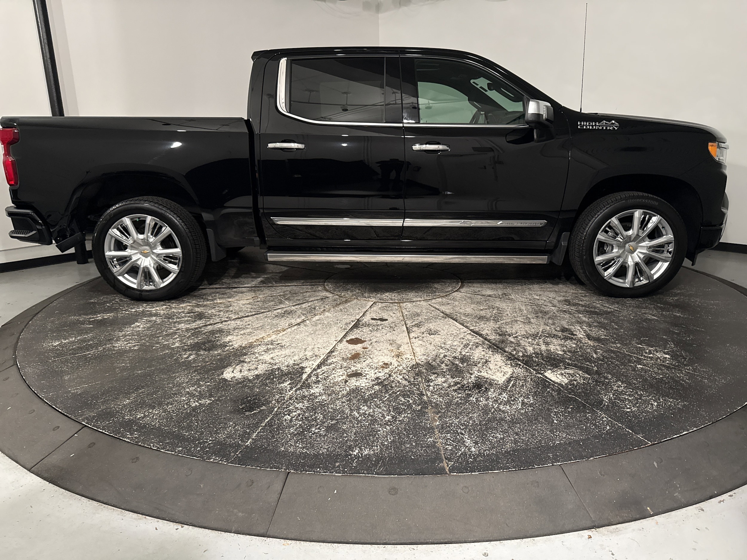 2024 Chevrolet Silverado 1500 High Country photo 6