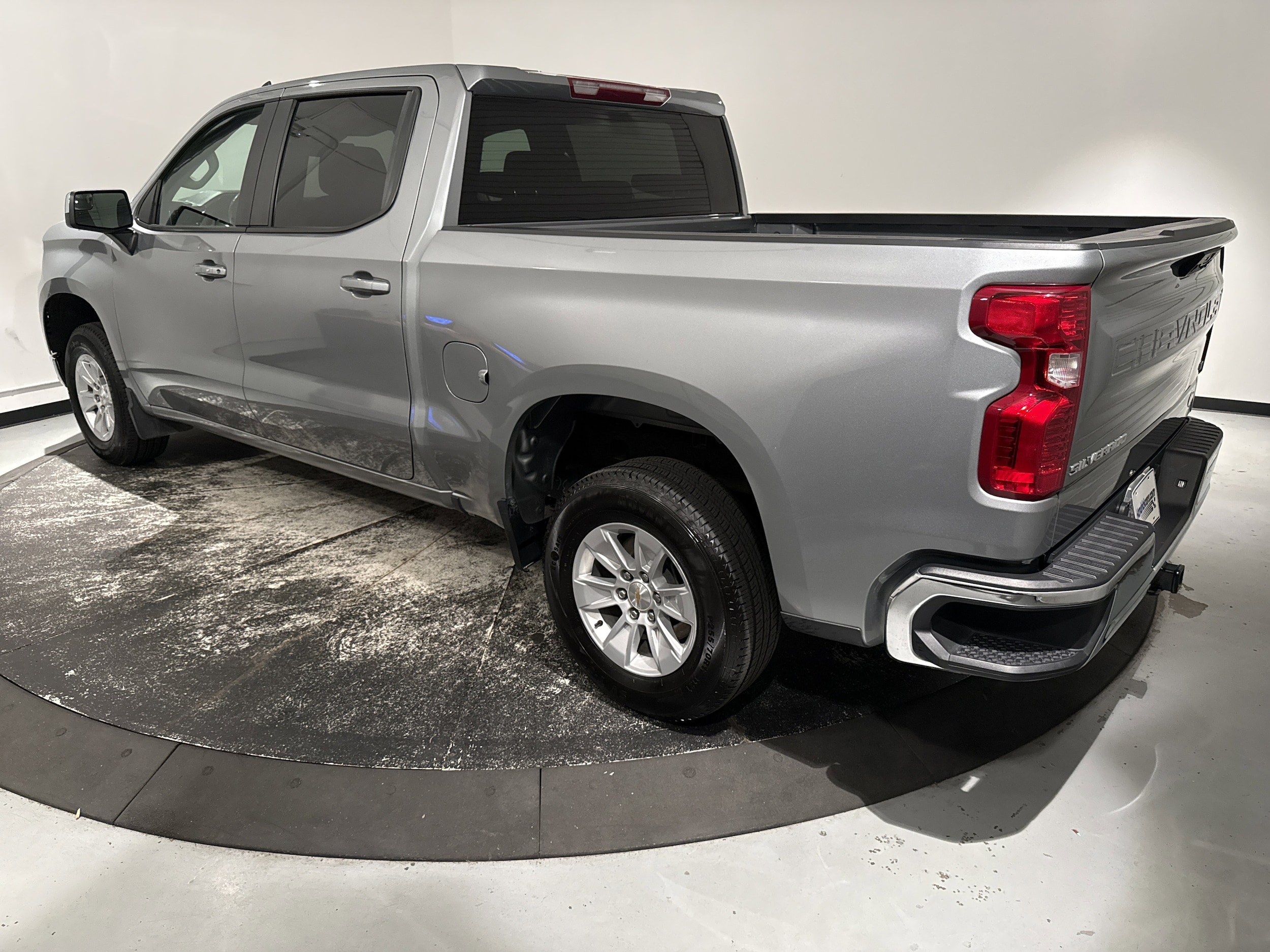 2025 Chevrolet Silverado 1500 LT photo 6