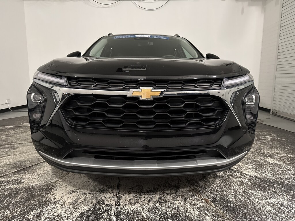 Used 2025 Chevrolet Trax LT SUV