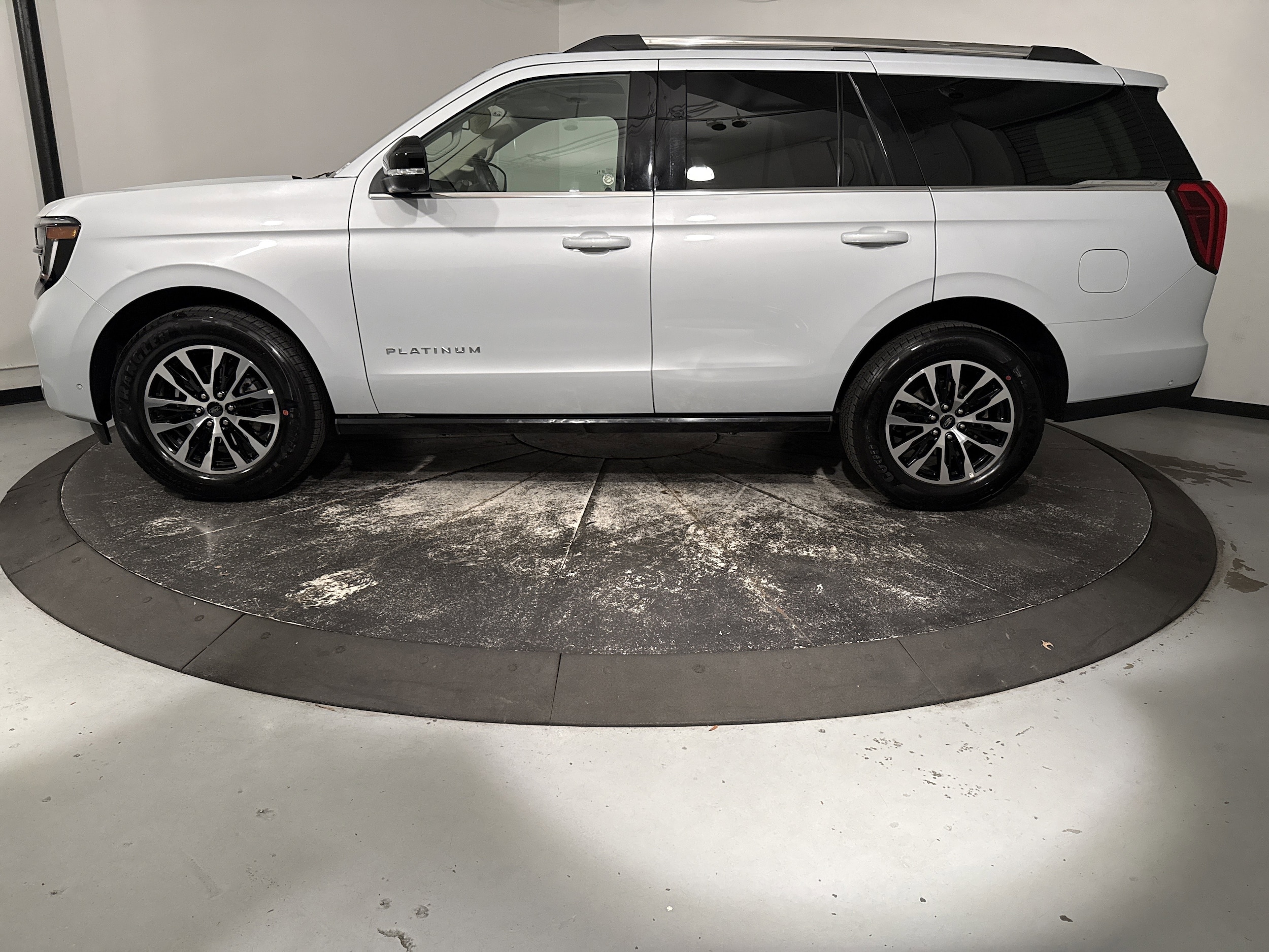 2025 Ford Expedition Platinum photo 6