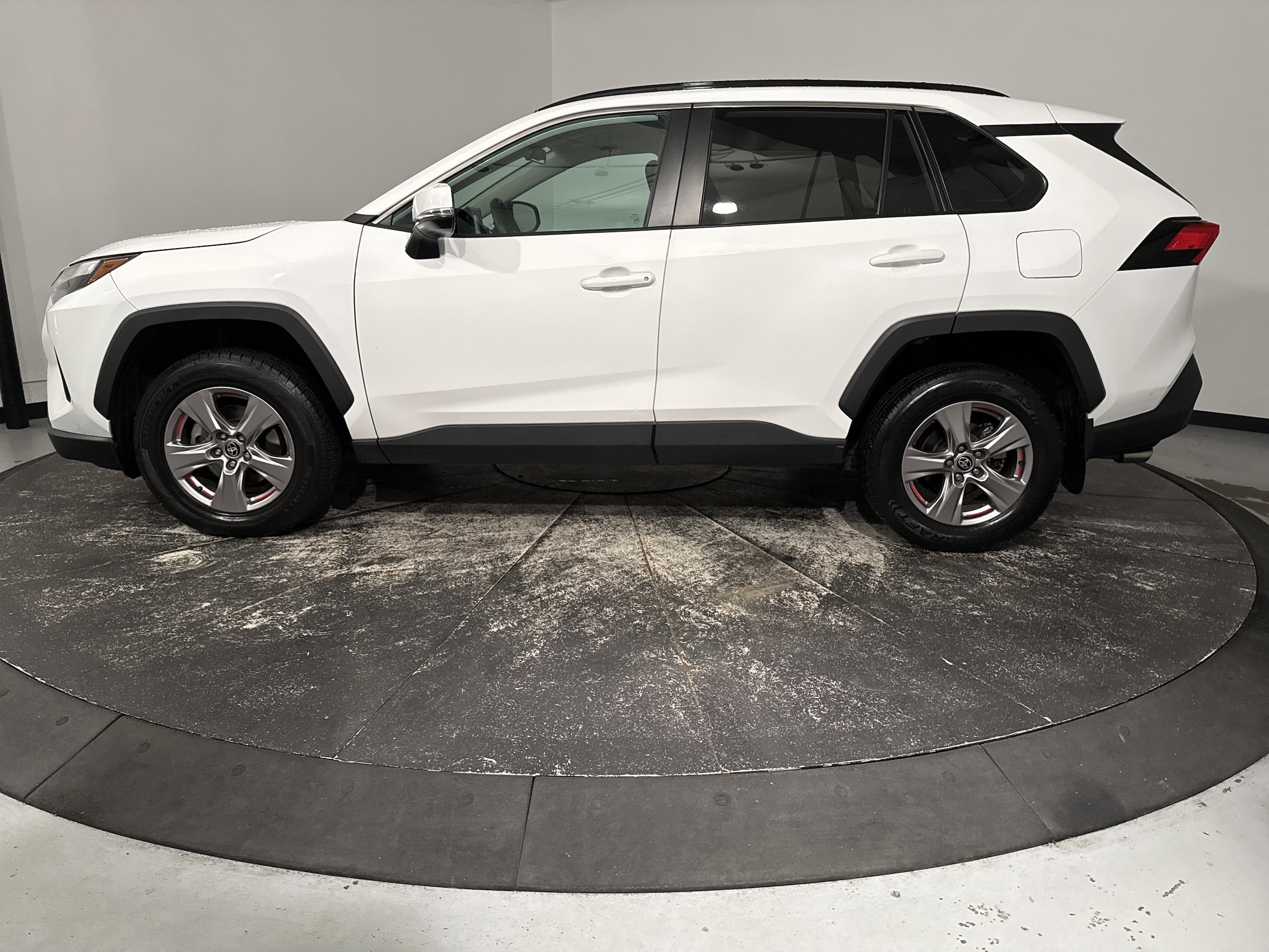 2022 Toyota RAV4 XLE photo 6