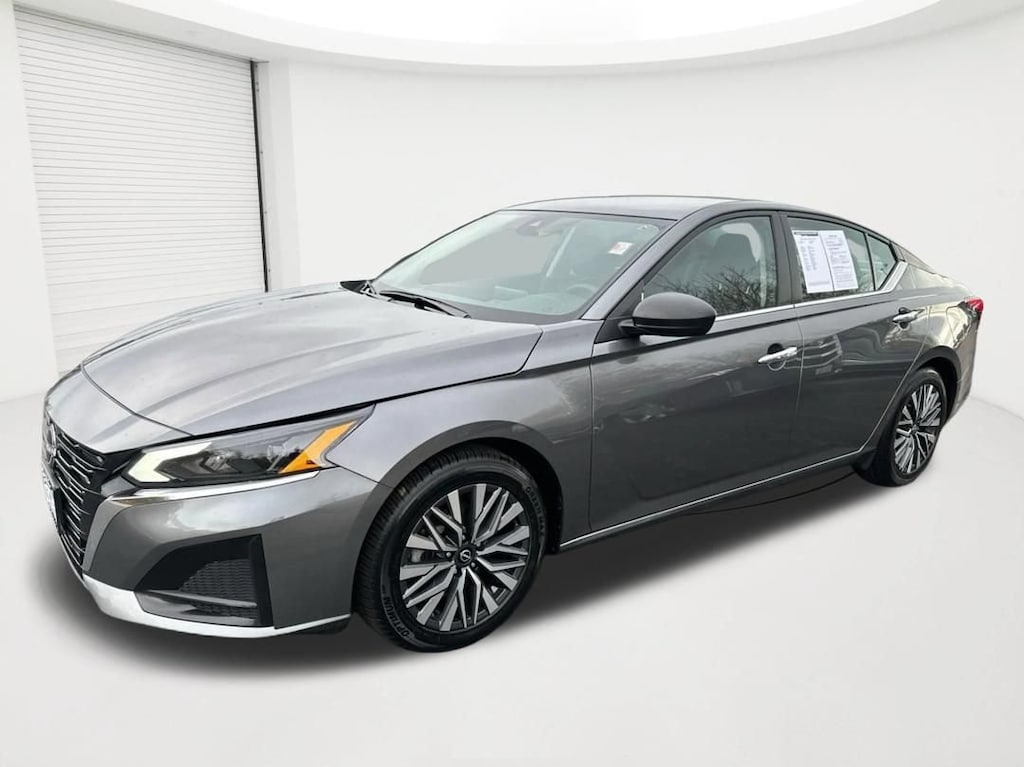 Used 2024 Nissan Altima 2.5 SV