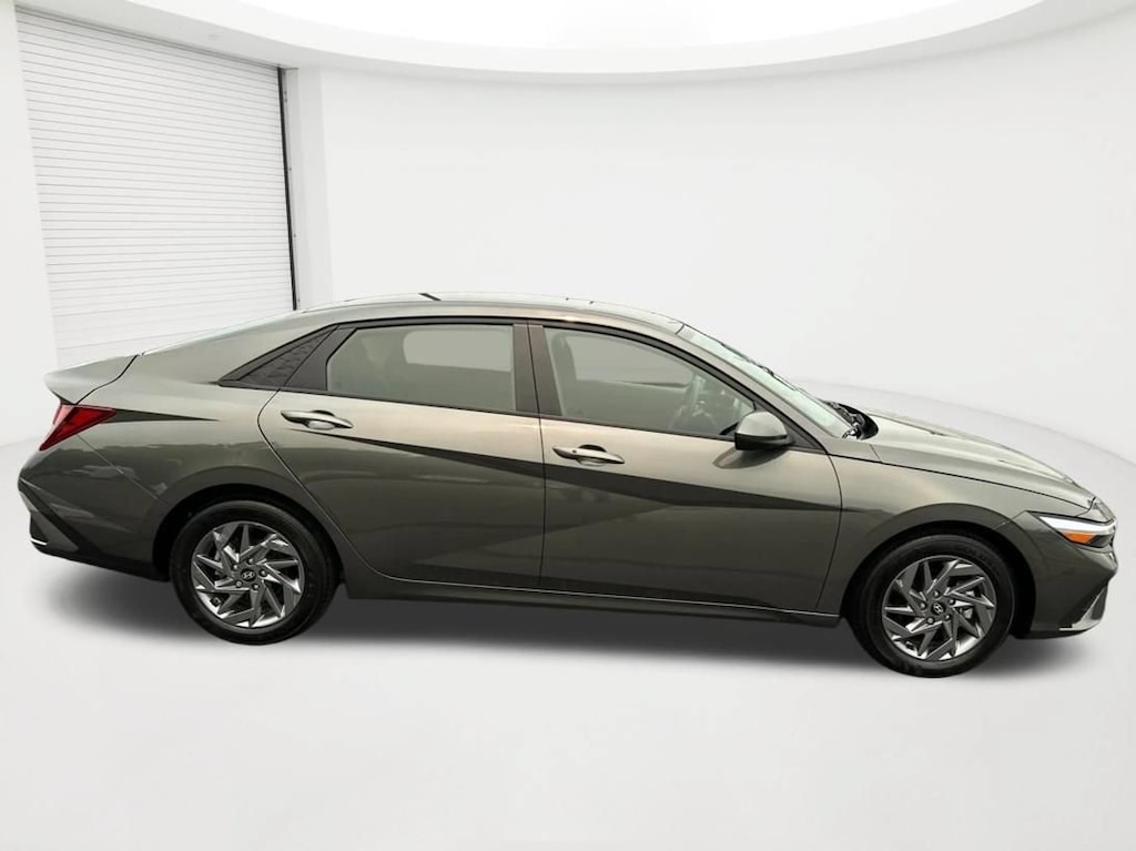 Used 2024 Hyundai Elantra SEL