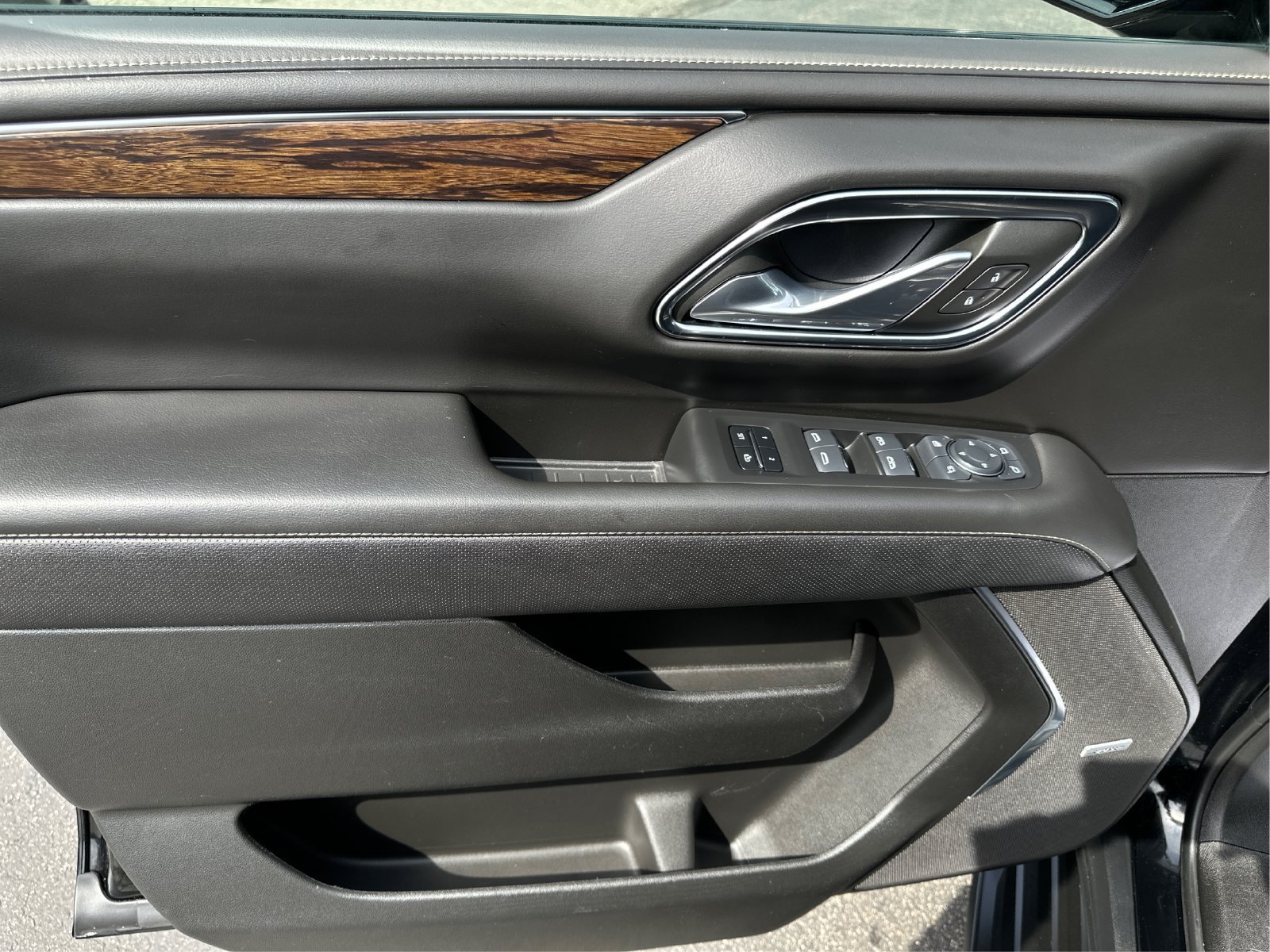 2024 Chevrolet Suburban Premier - Photo 21