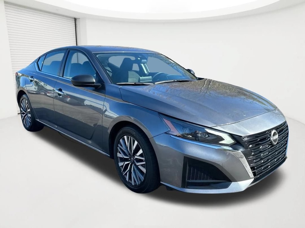 Used 2024 Nissan Altima 2.5 SV