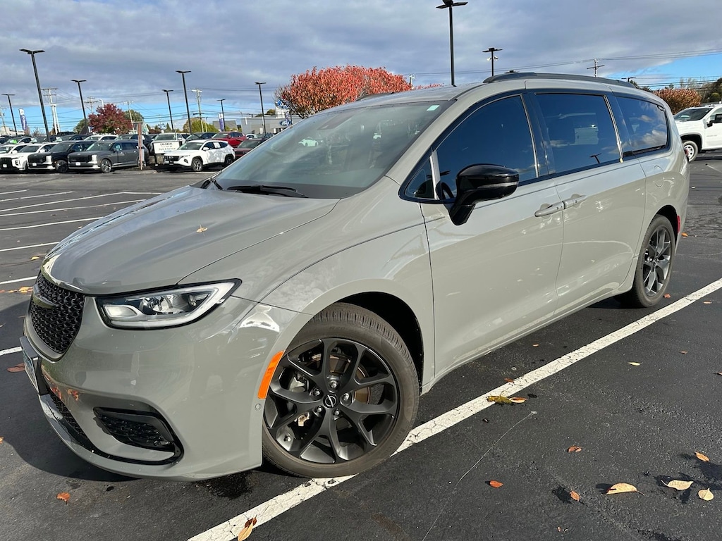 Used 2023 Chrysler Pacifica Limited