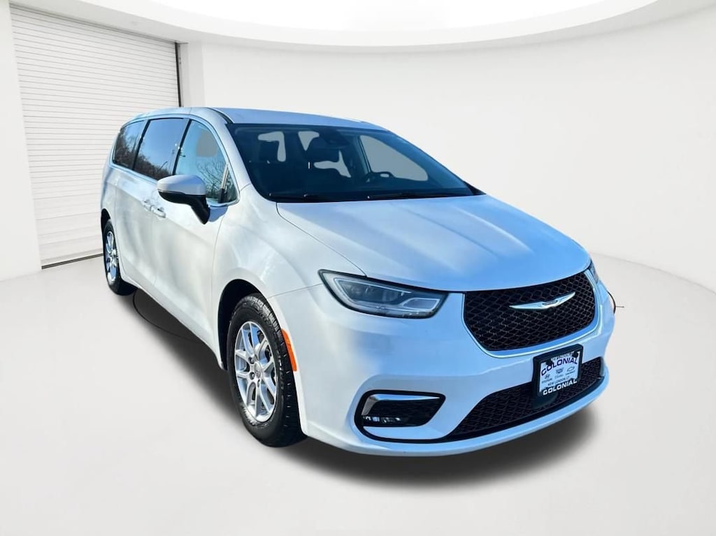 Used 2023 Chrysler Pacif Tourl