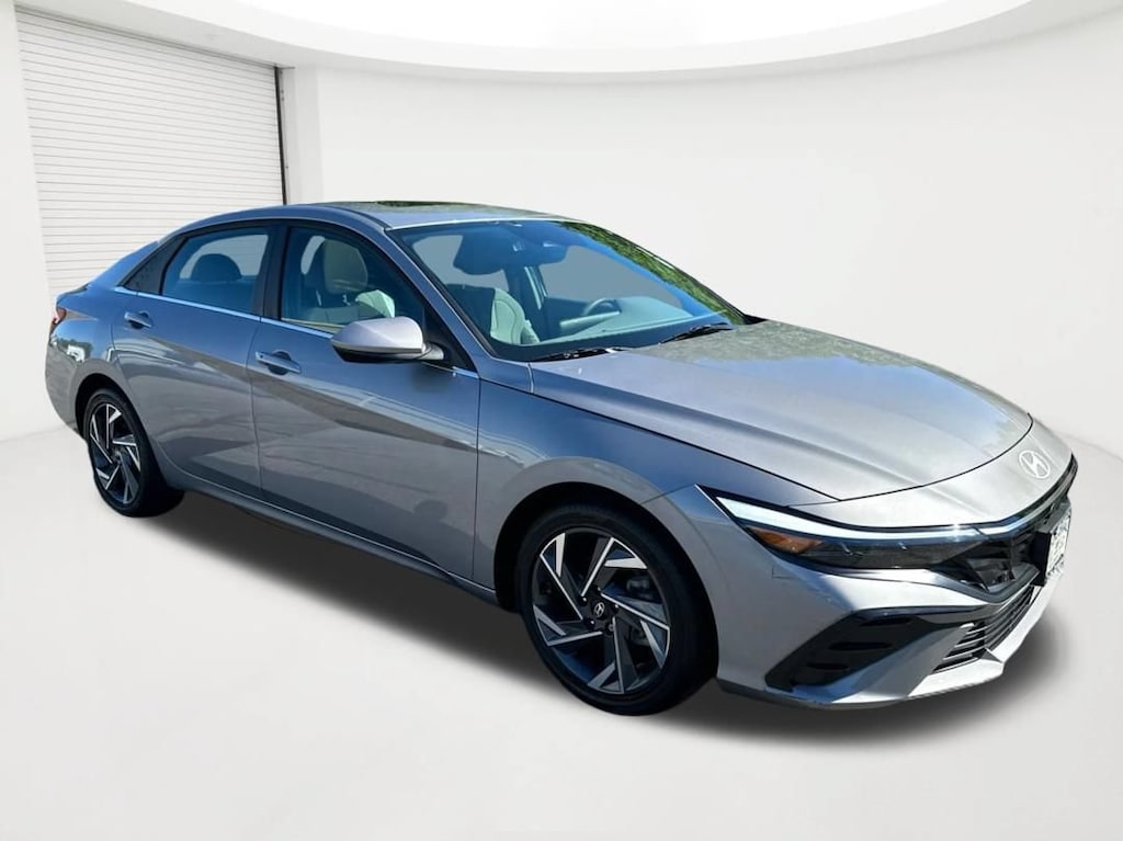 Used 2025 Hyundai Elantra SEL Convenience