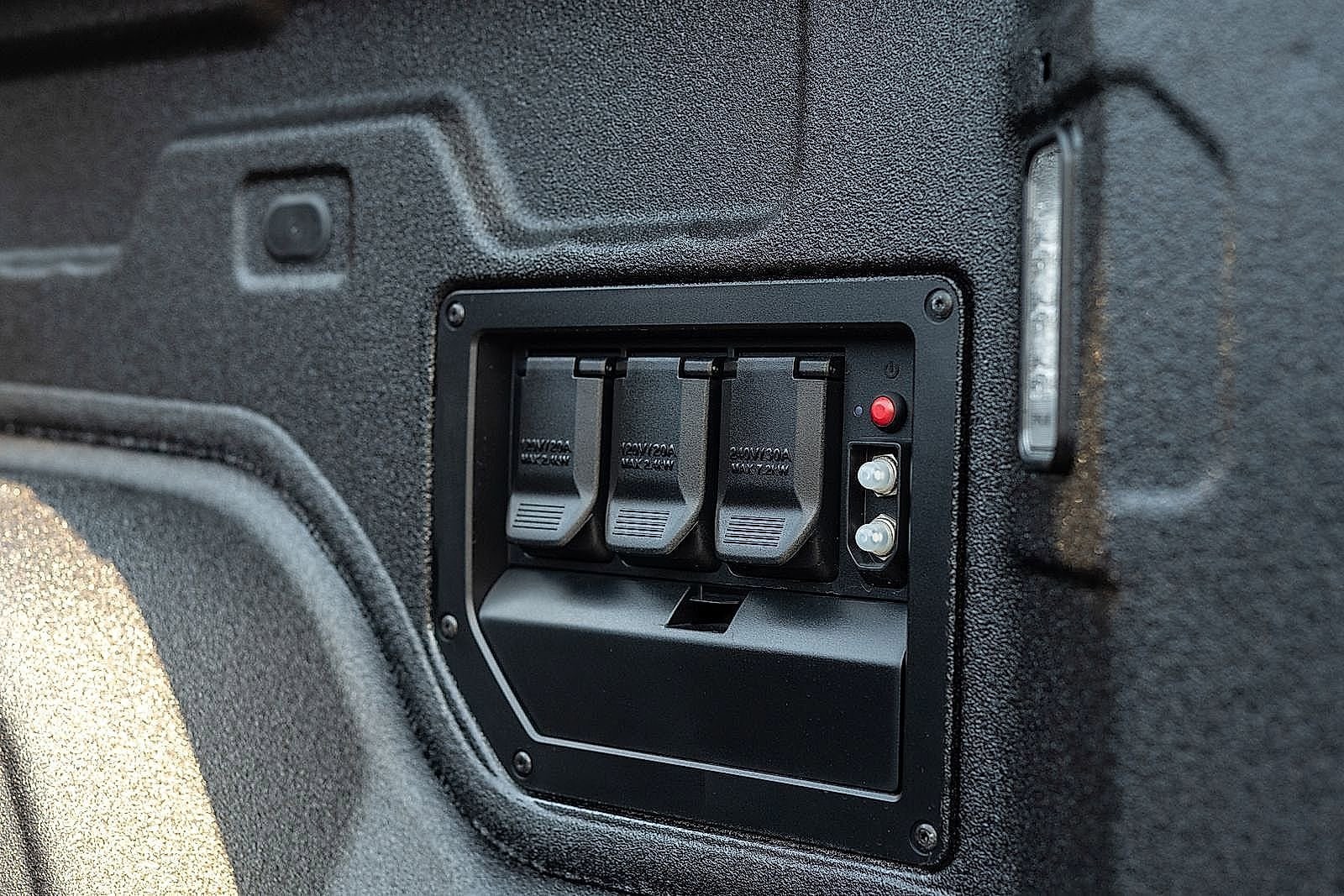 2024 Chevrolet Silverado EV RST - Photo 15