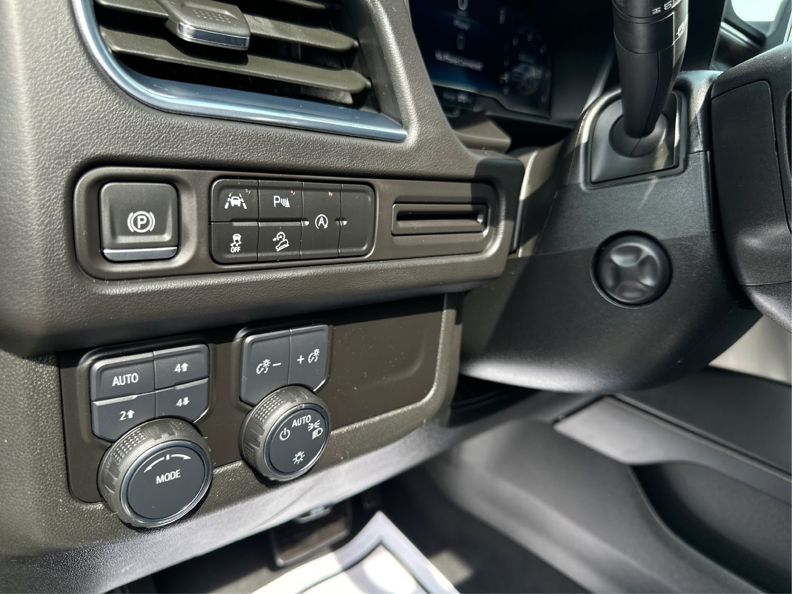 2024 Chevrolet Suburban Premier - Photo 20