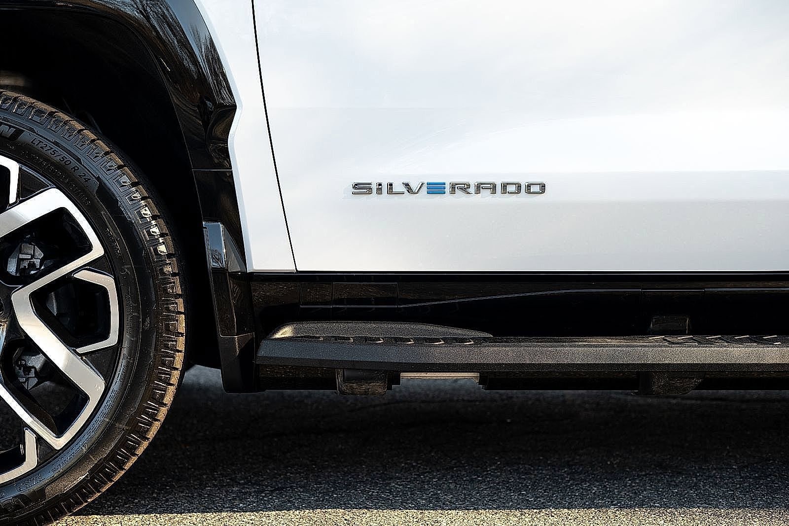 2024 Chevrolet Silverado EV RST - Photo 14