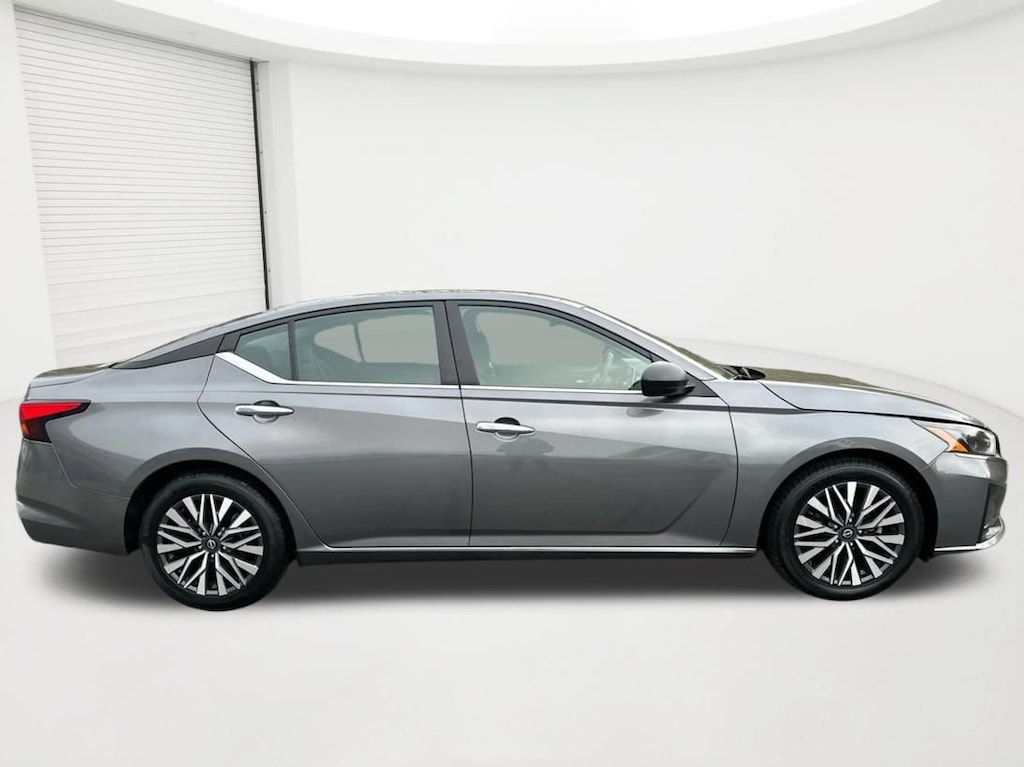 Used 2024 Nissan Altima 2.5 SV