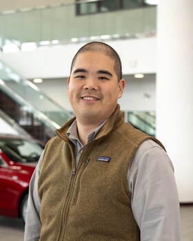 Staff member John Woo from ID_f473aec06c63