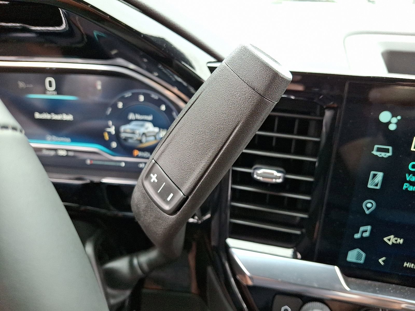 2025 Chevrolet Silverado 1500 LT - Photo 15