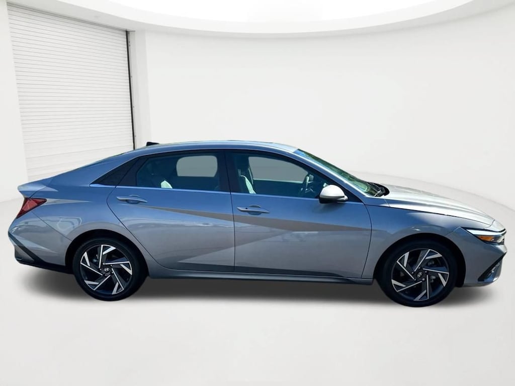 Used 2025 Hyundai Elantra SEL Convenience