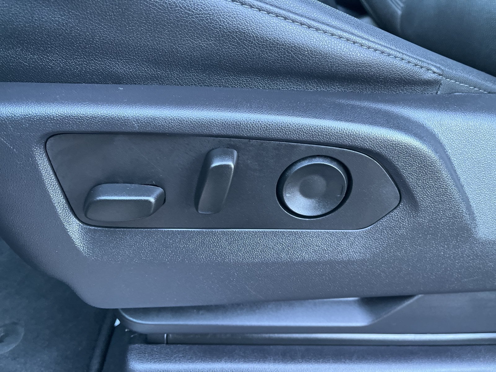 2025 GMC Sierra 1500 SLT - Photo 24