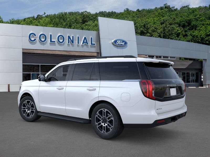 2025 Ford Expedition photo 2